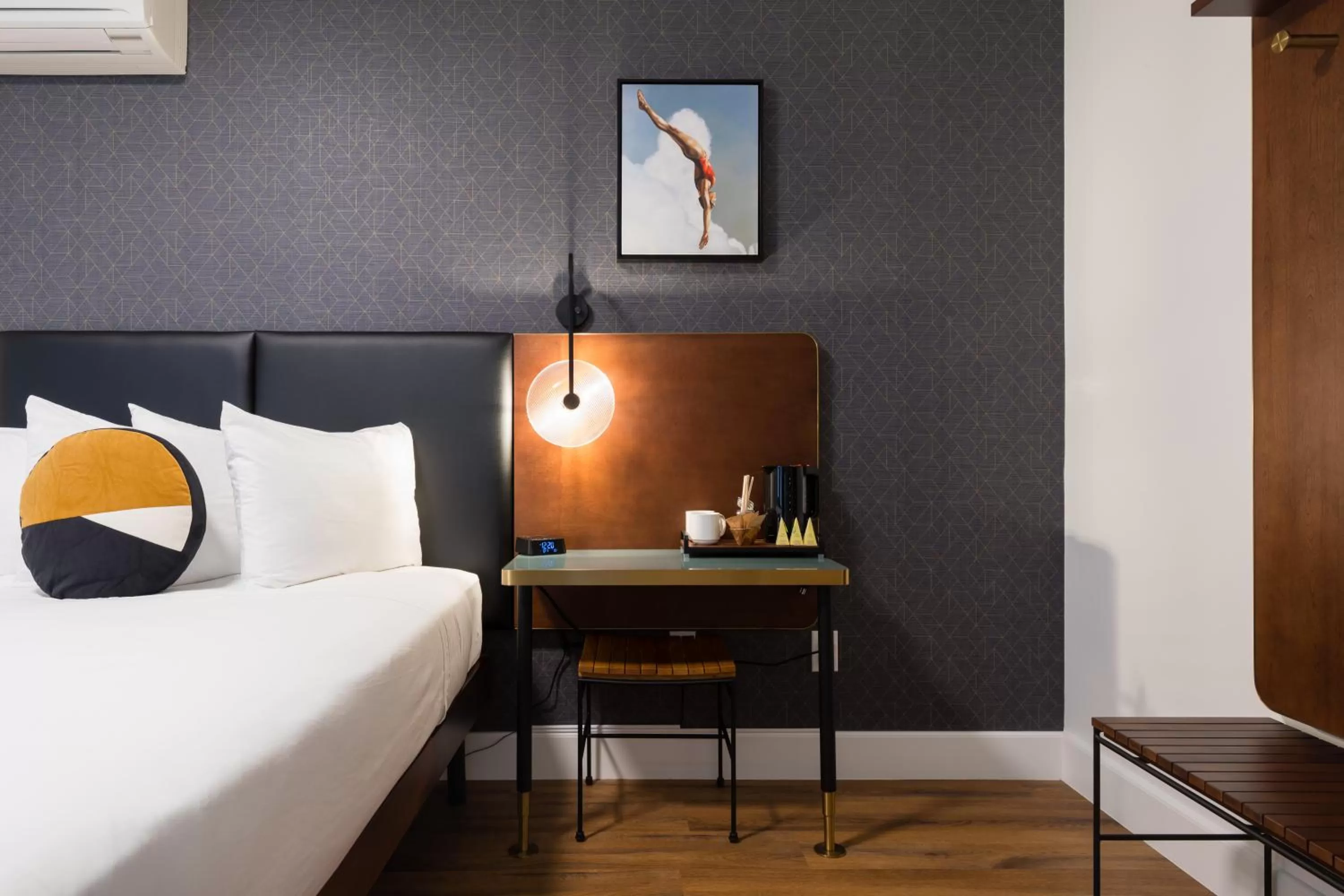 Bedroom, Bed in Hotel Stratford San Francisco - Handwritten Collection