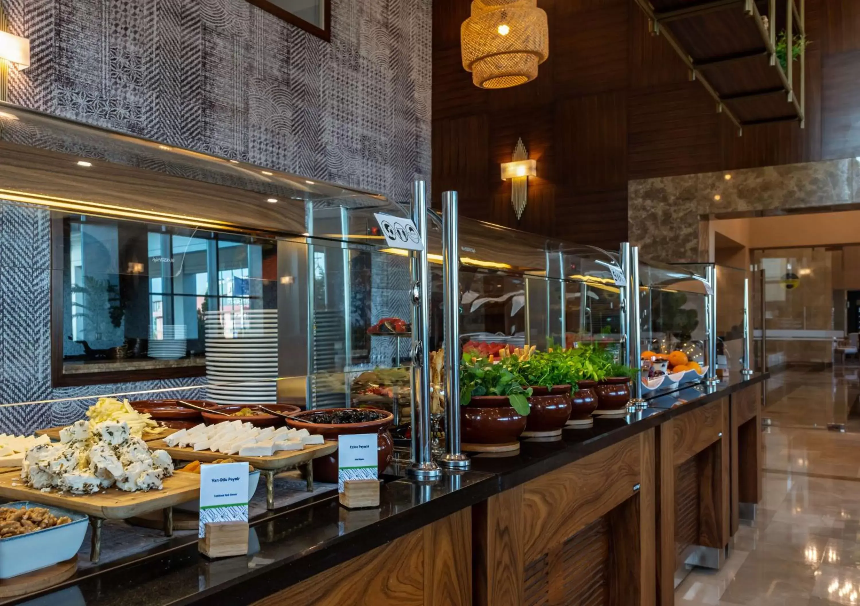 Restaurant/places to eat in Doubletree by Hilton Van Restaurant/places to eat in Doubletree by Hilton Van