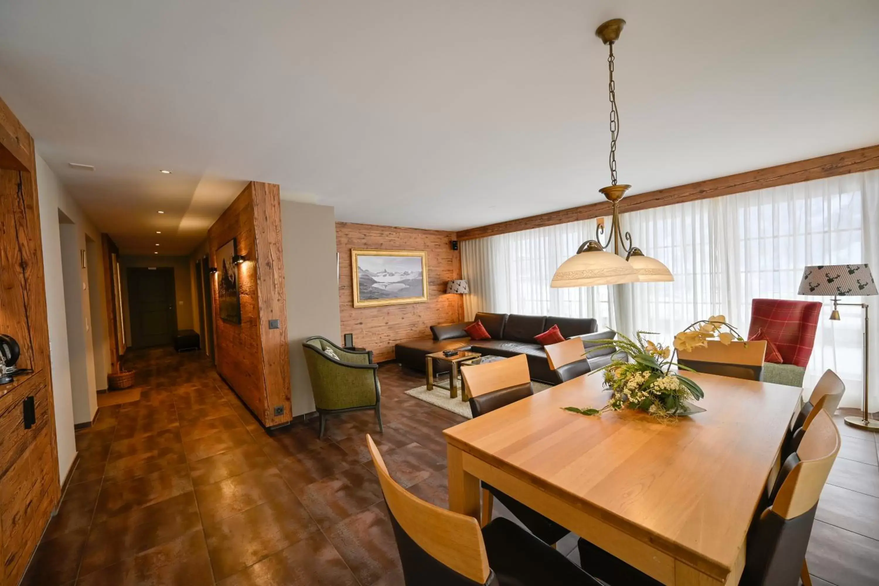 Living room, Dining Area in Romantik Hotel Schweizerhof