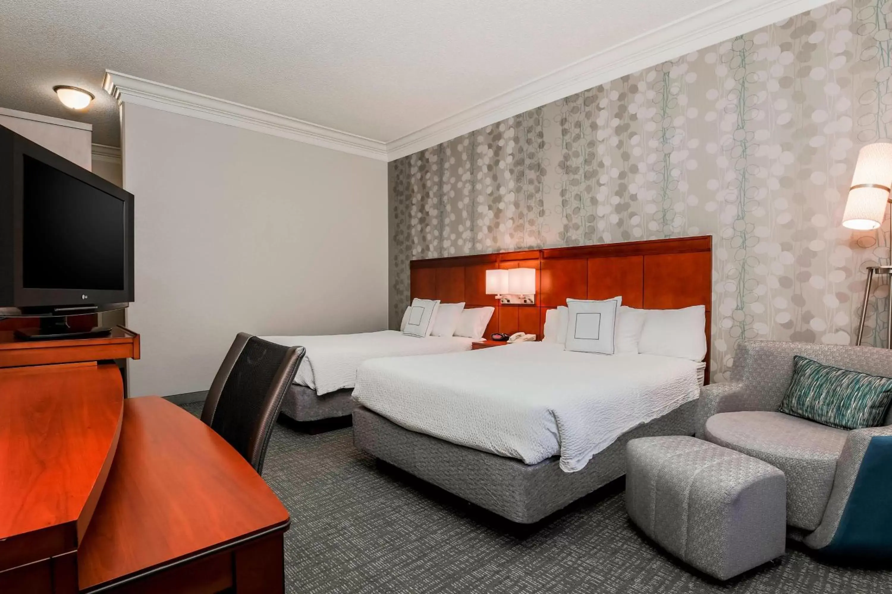 Photo of the whole room, Bed in Courtyard by Marriott Orlando Lake Mary North