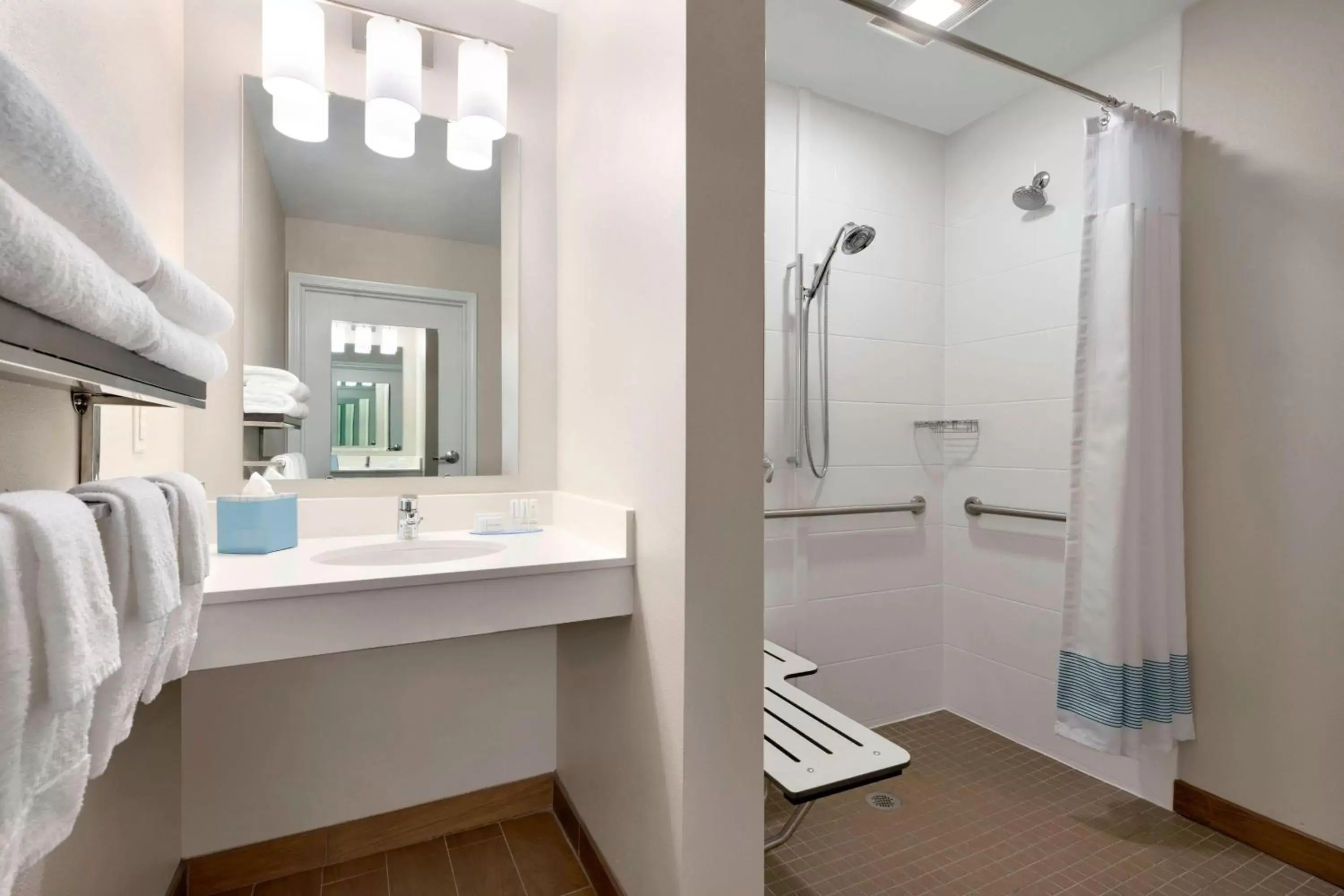 Bathroom in TownePlace Suites by Marriott Pittsburgh Airport/Robinson Township