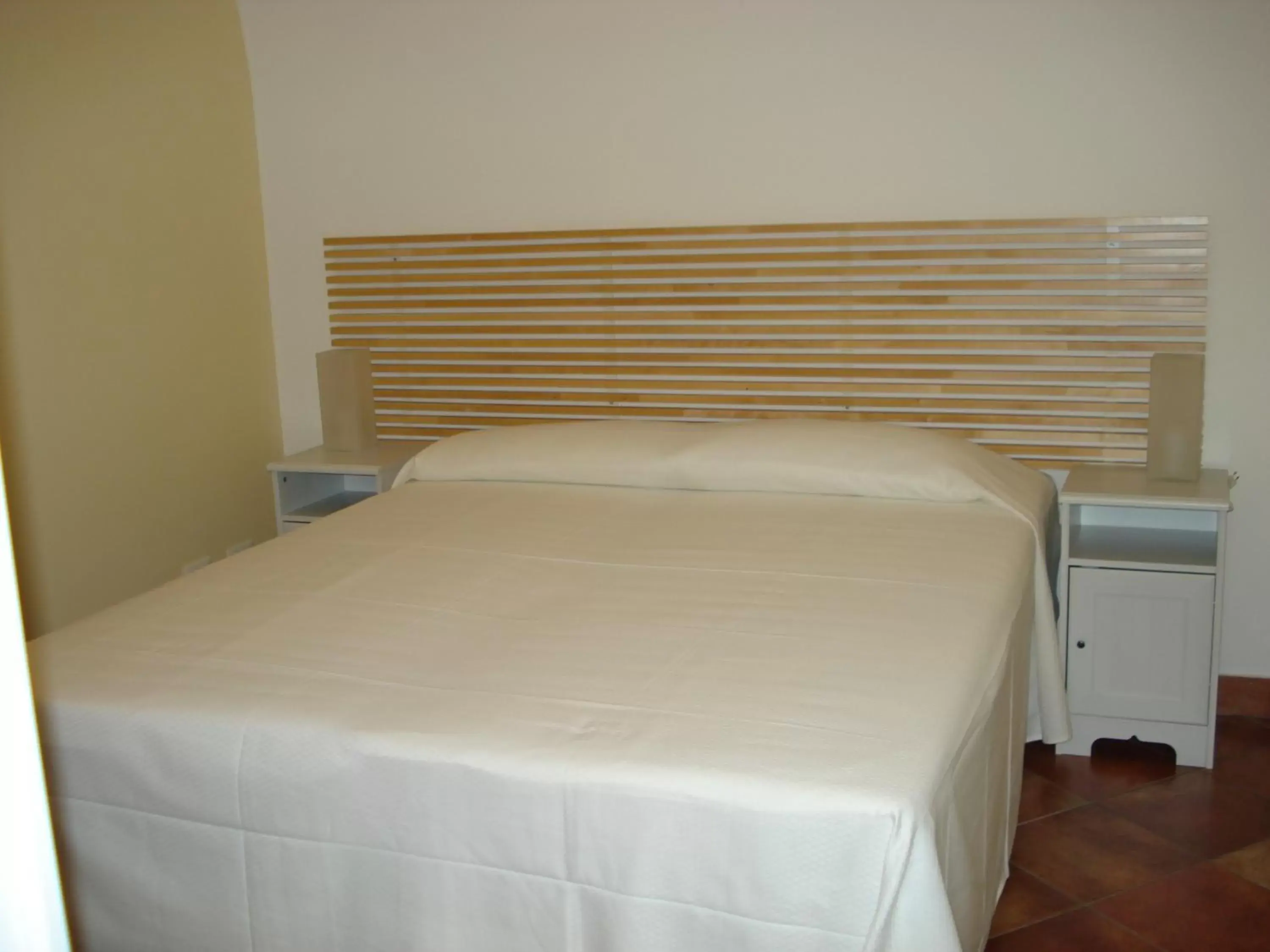 Small Double Room in Iblea Paradise
