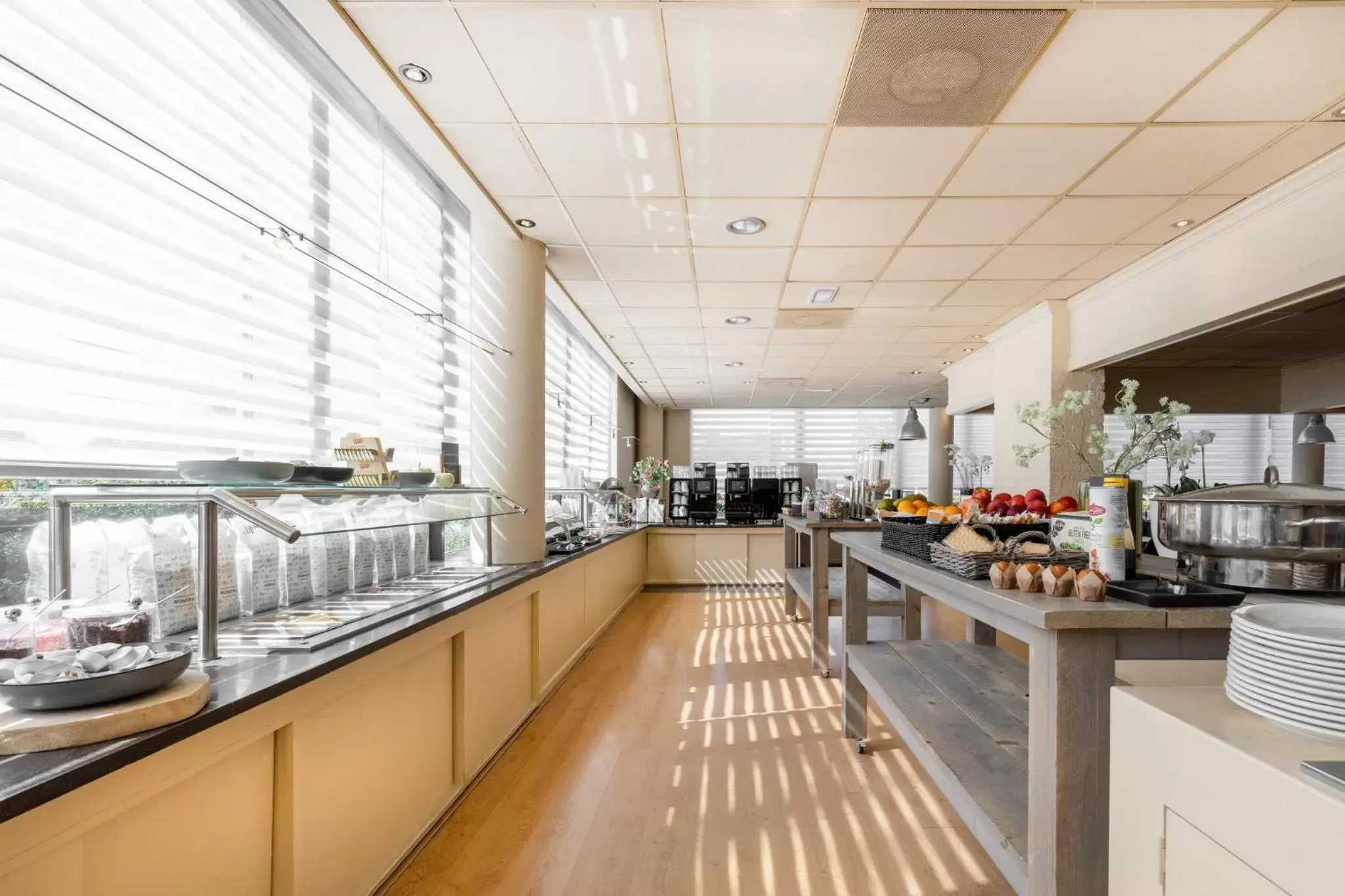 Buffet breakfast, Restaurant/Places to Eat in Select Hotel Maastricht