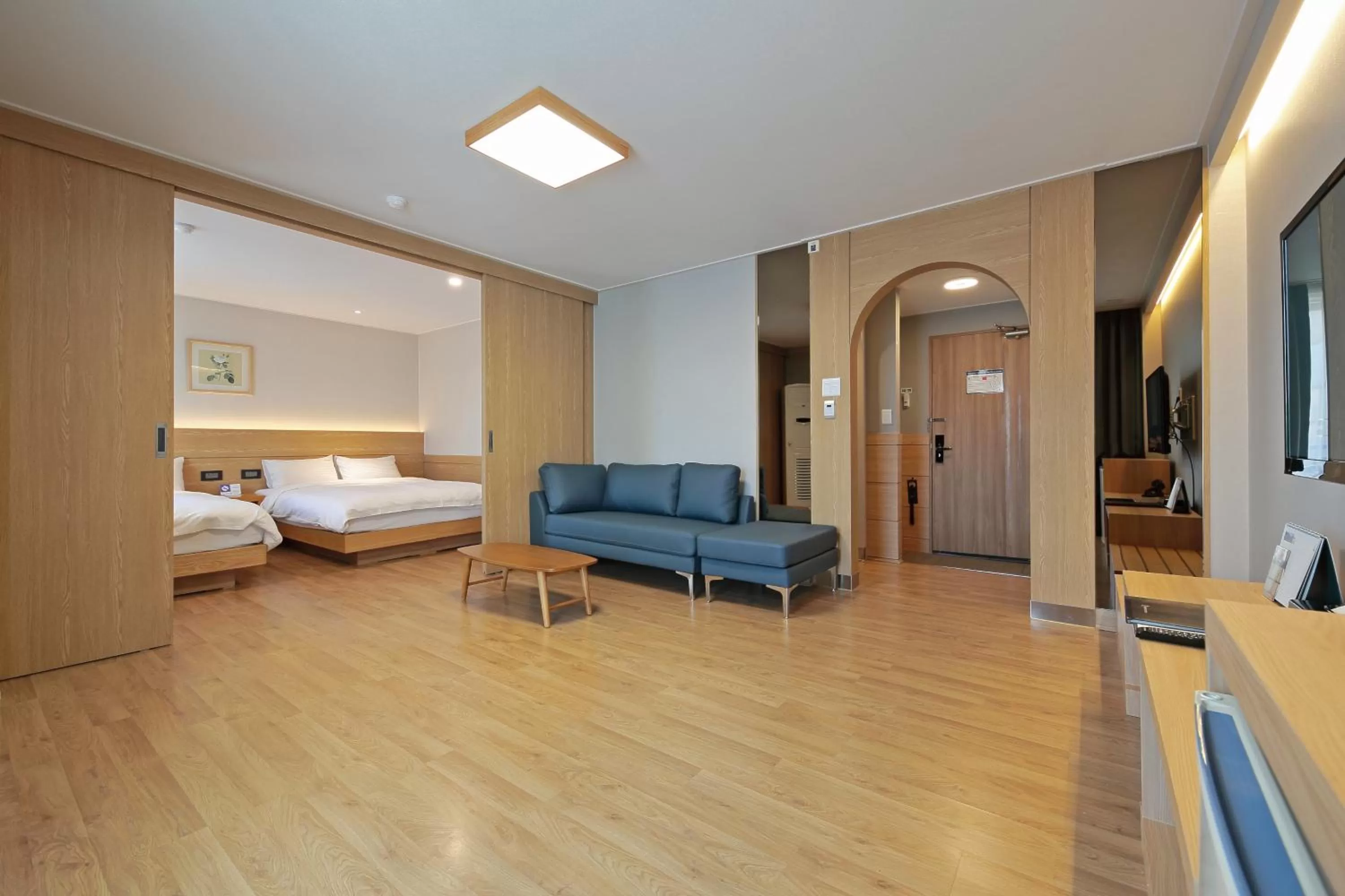 Decorative detail, Bed in Benikea Swiss Rosen Hotel