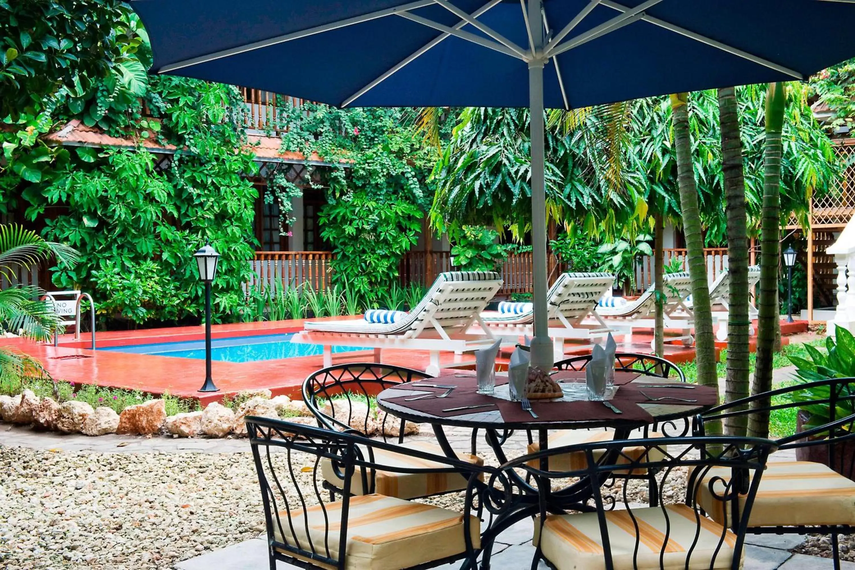 Swimming pool in Protea Hotel by Marriott Dar es Salaam Courtyard