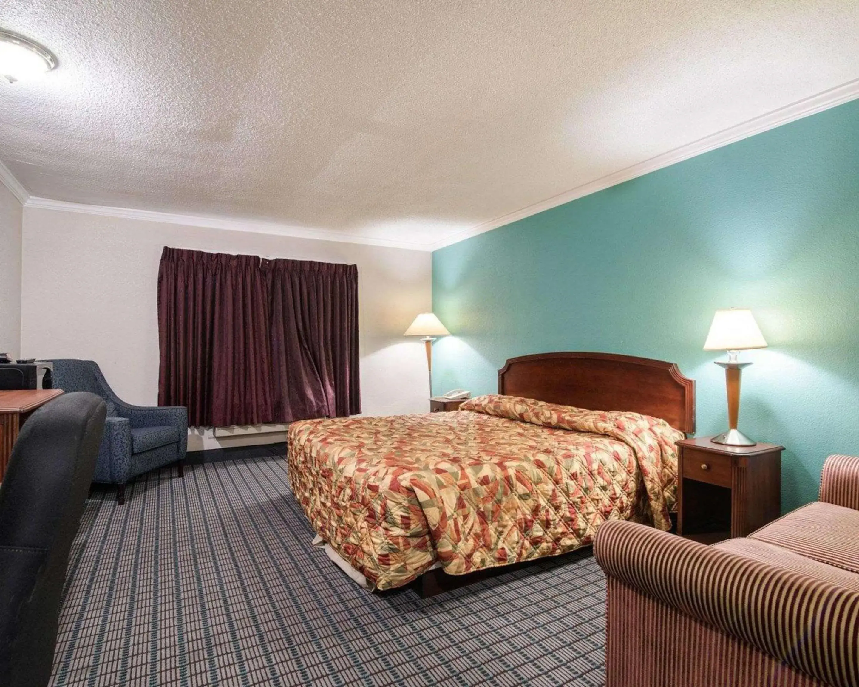 Photo of the whole room, Bed in Rodeway Inn Syracuse