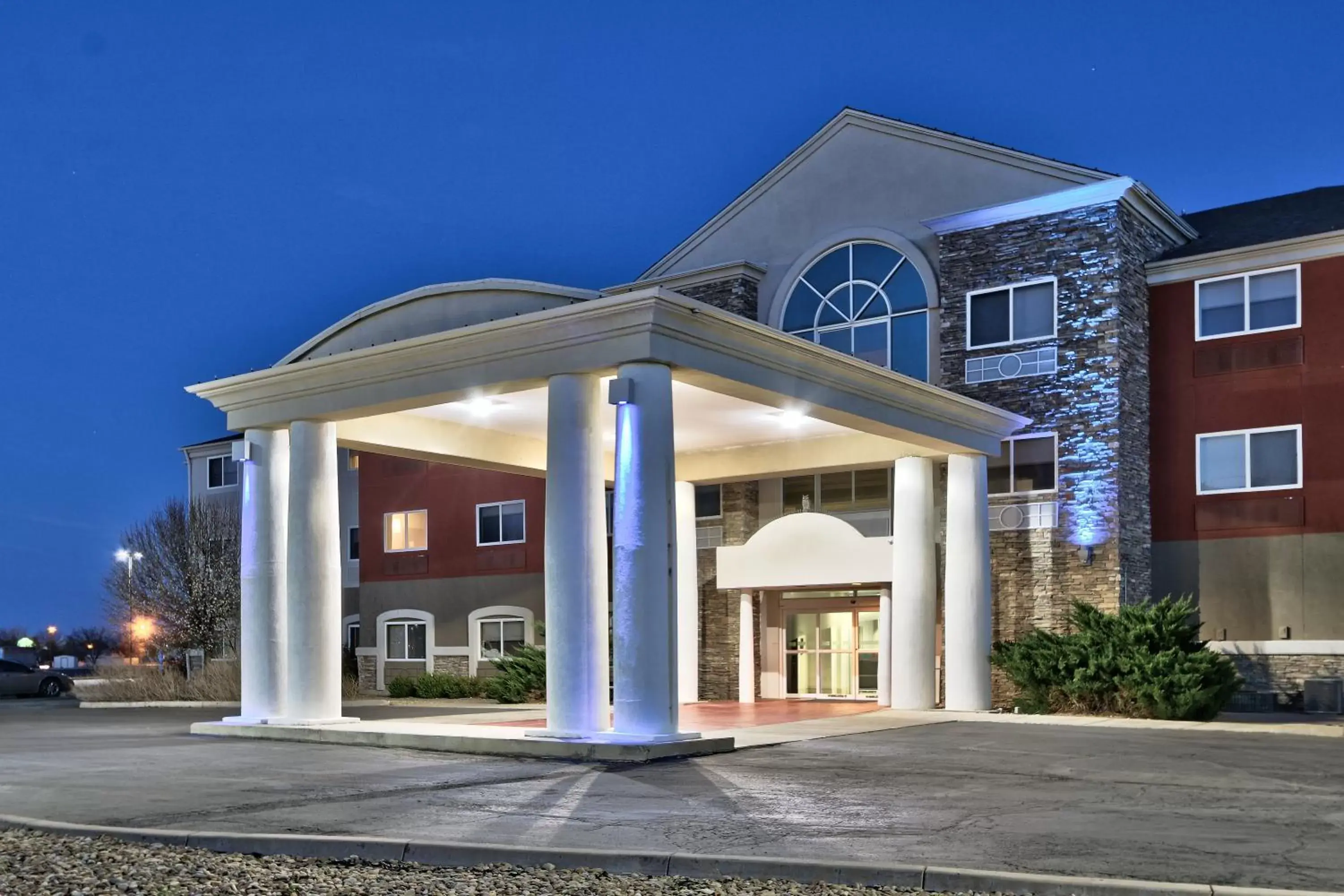 Property Building in Holiday Inn Express & Suites Portales, an IHG Hotel