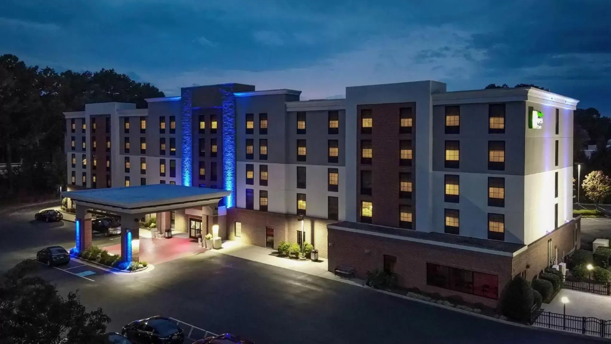 Property building in Holiday Inn Express & Suites Newport News by IHG Property building in Holiday Inn Express & Suites Newport News by IHG