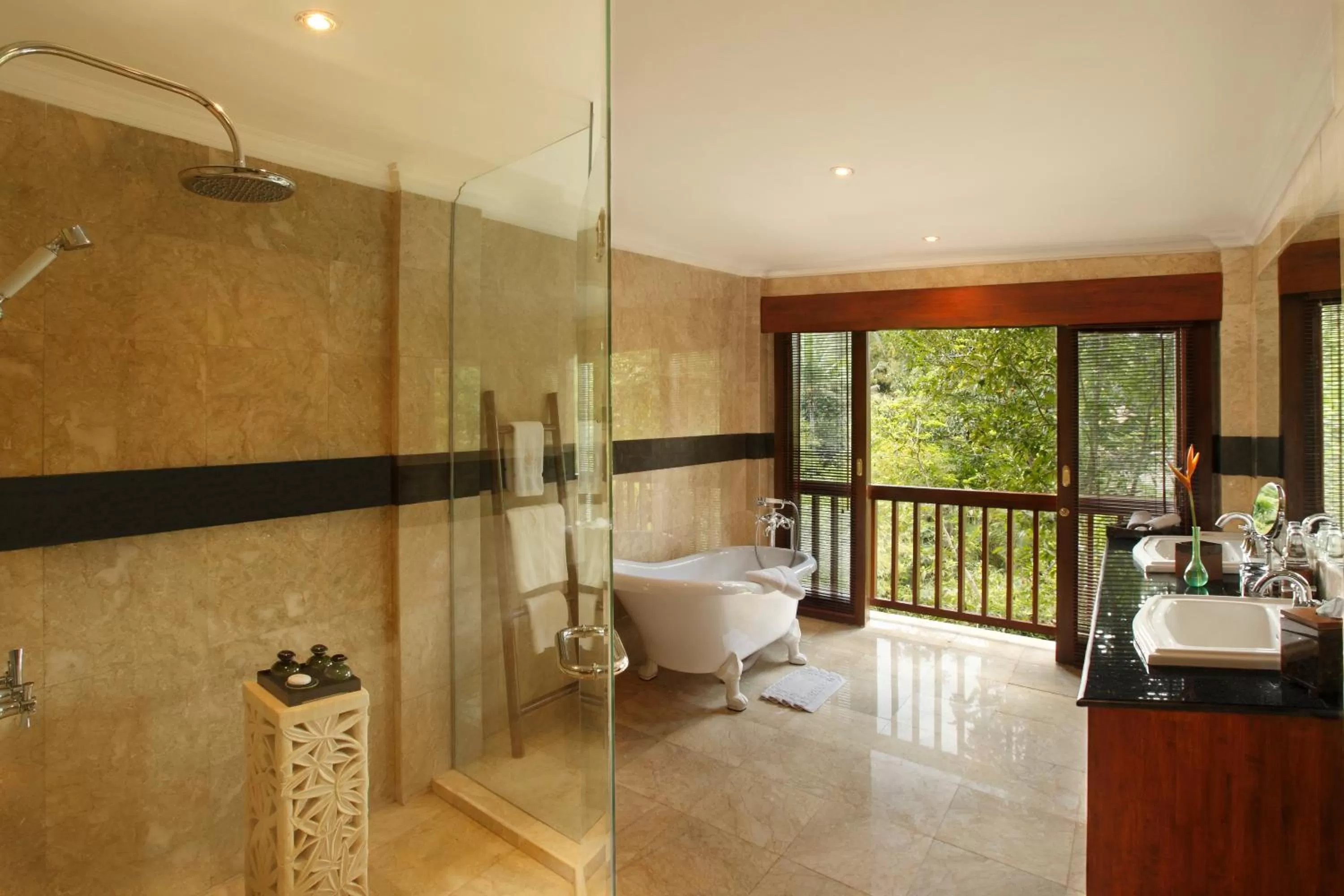 Bathroom, Bed in Ibah