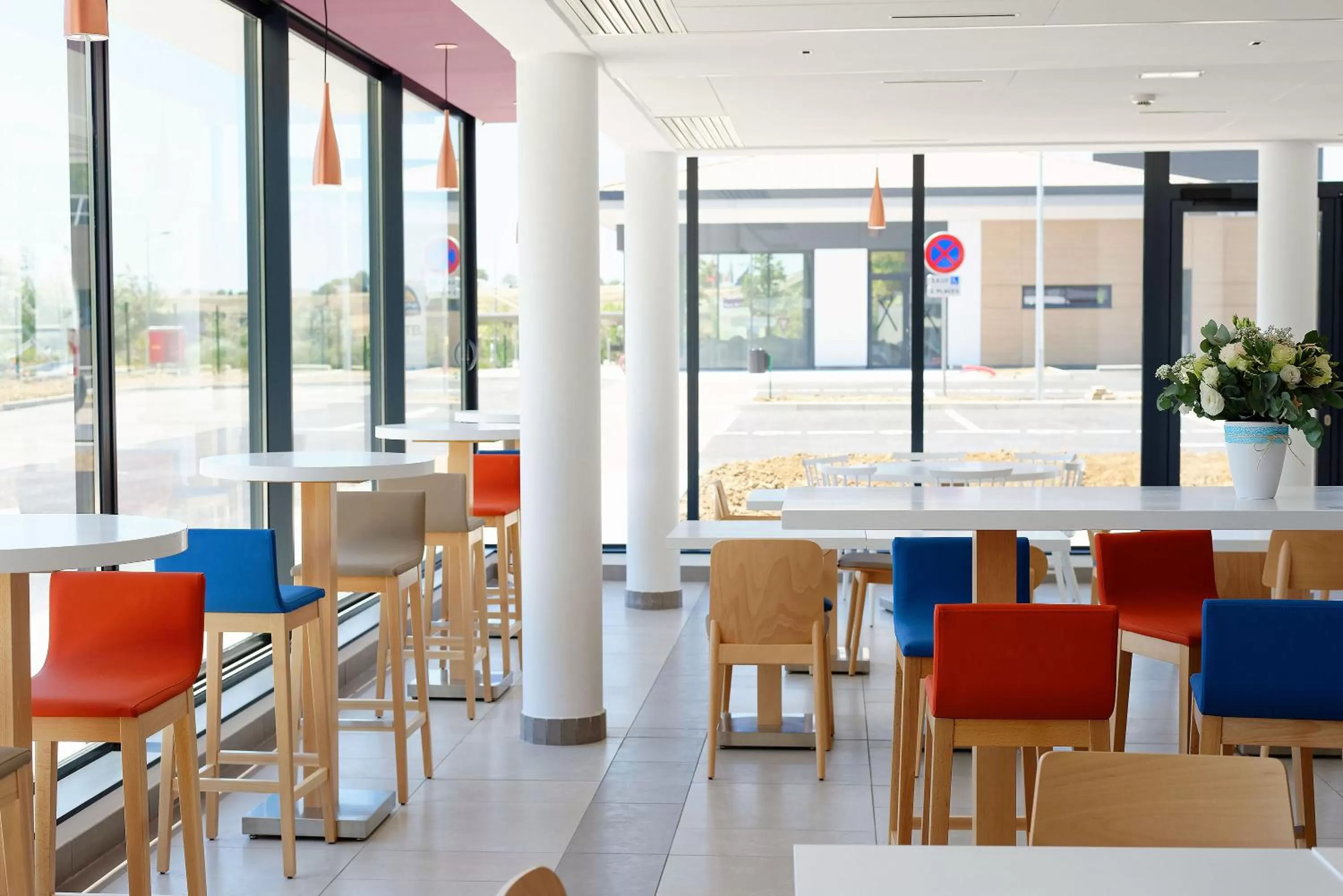 Restaurant/places to eat in Hôtel AKENA Besançon