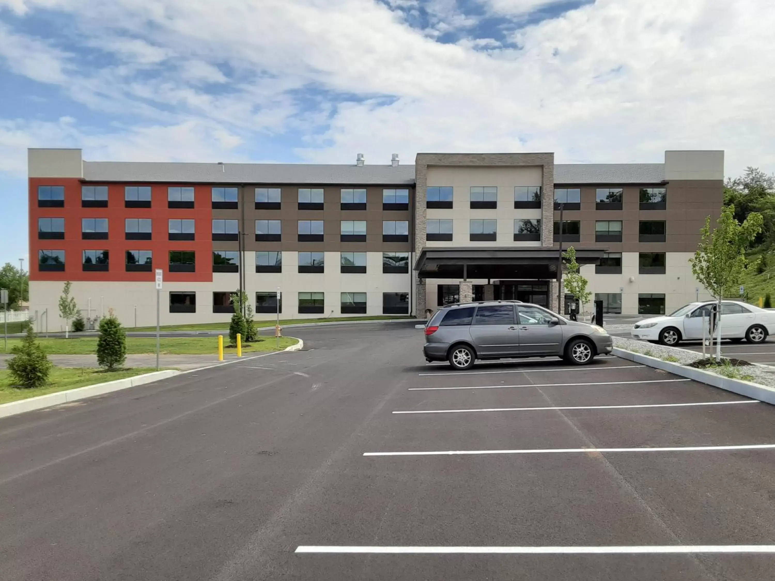 Property Building in Holiday Inn Express & Suites - Harrisburg S - Mechanicsburg, an IHG Hotel