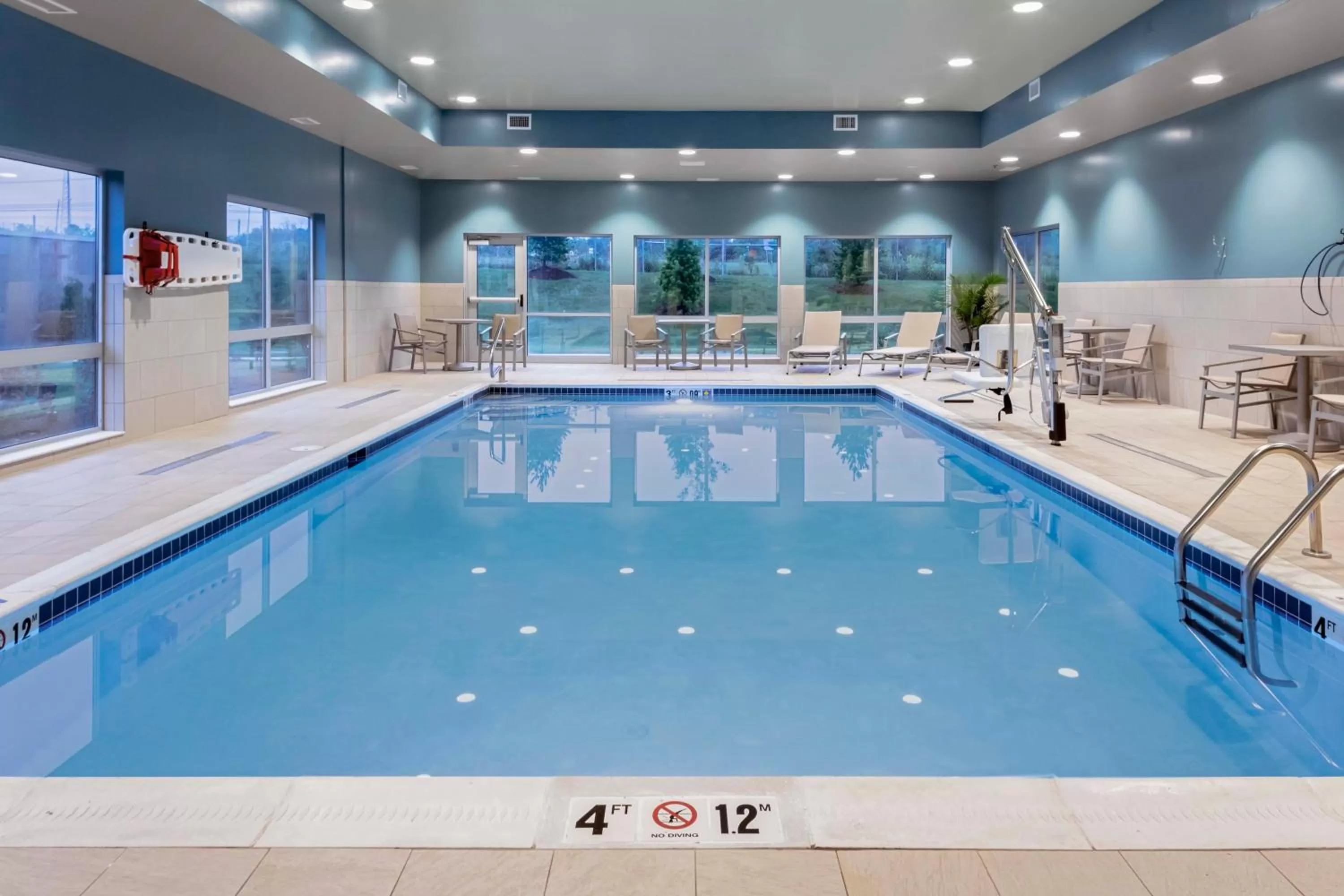 Swimming pool in Holiday Inn Express & Suites - Madison by IHG