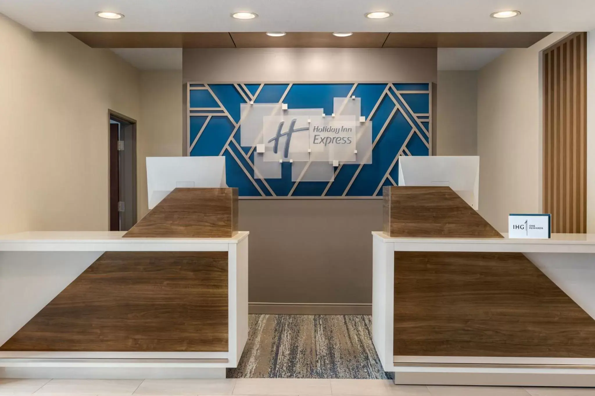 Property building in Holiday Inn Express & Suites East Greenbush Albany-Skyline by IHG Property building in Holiday Inn Express & Suites East Greenbush Albany-Skyline by IHG