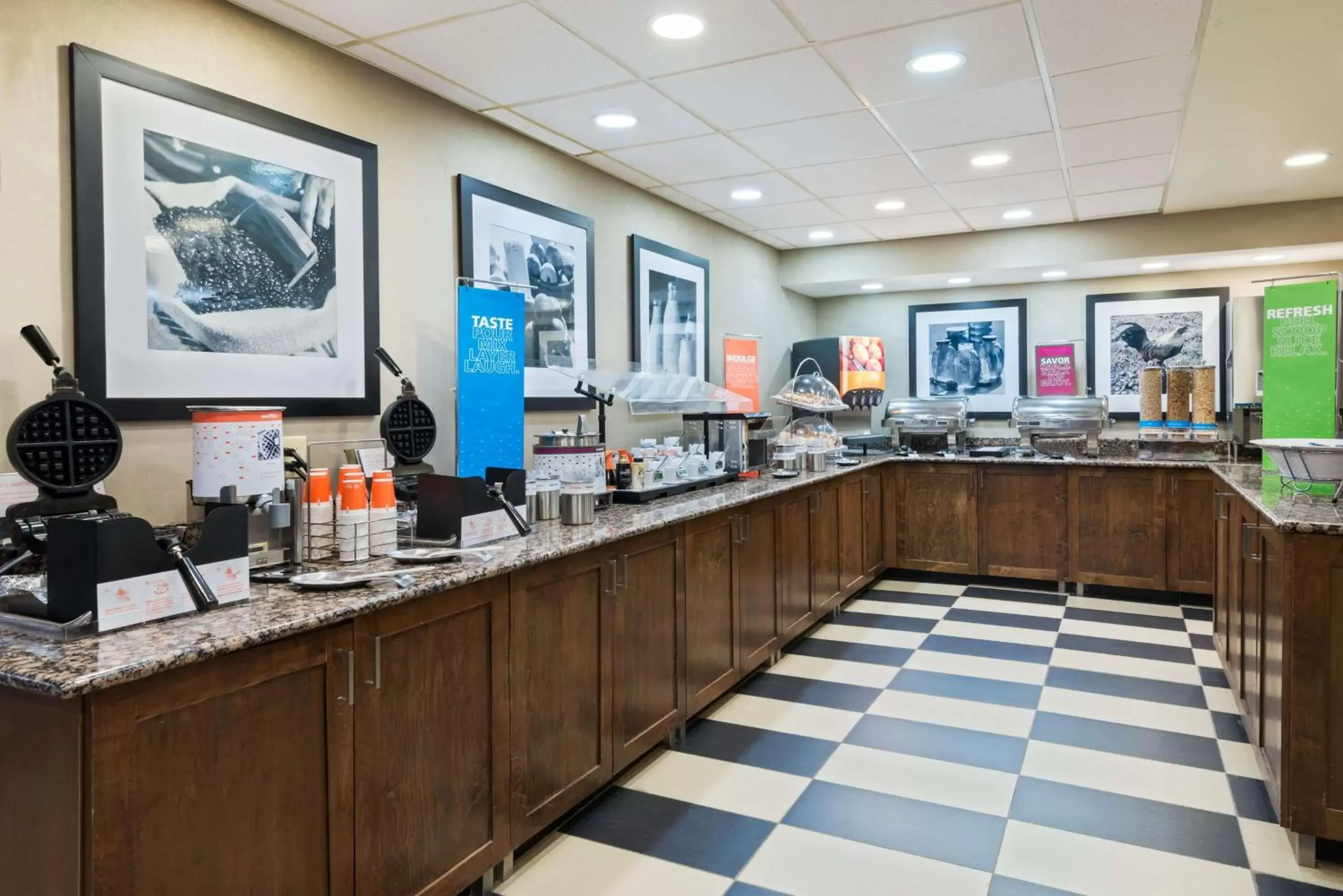 Breakfast in Hampton Inn Charlotte University Place Breakfast in Hampton Inn Charlotte University Place