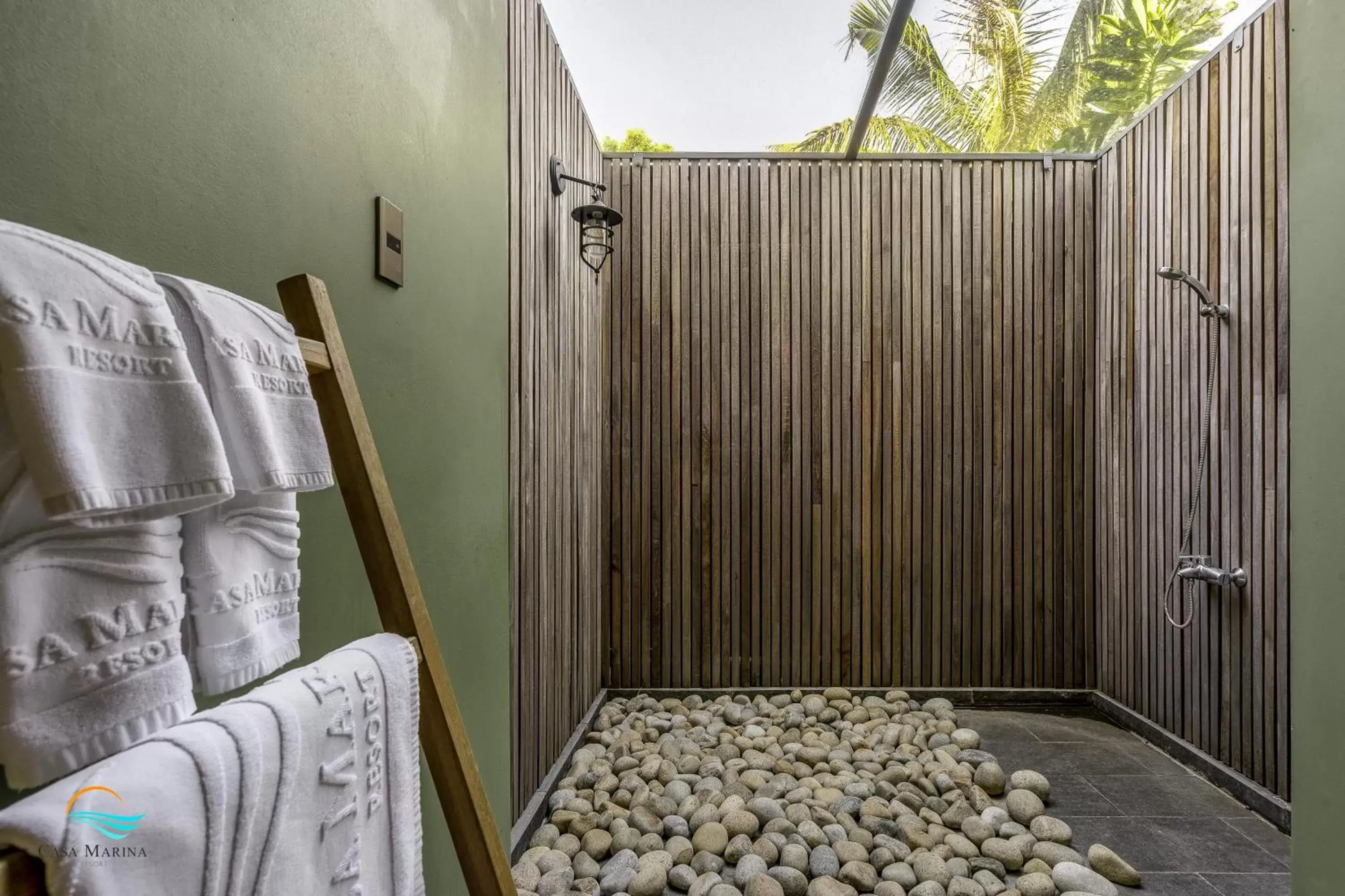 Bathroom, Bunk Bed in Casa Marina Resort