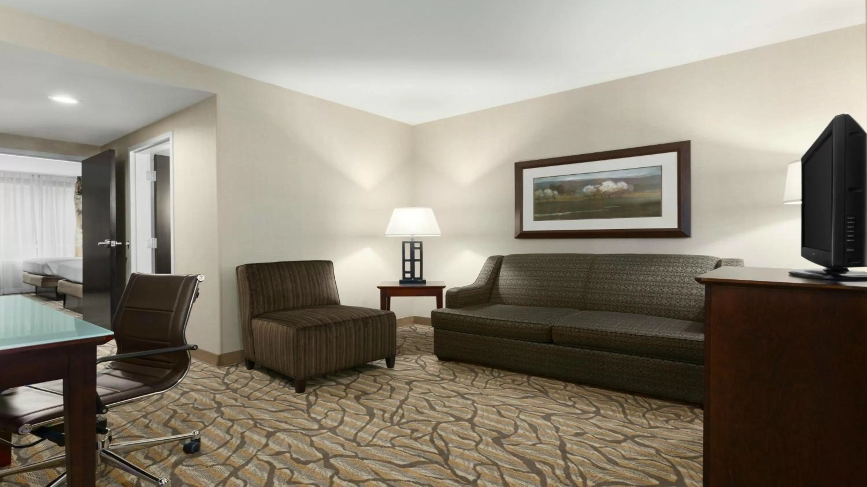 Photo of the whole room in Holiday Inn Hotel & Suites Gateway by IHG
