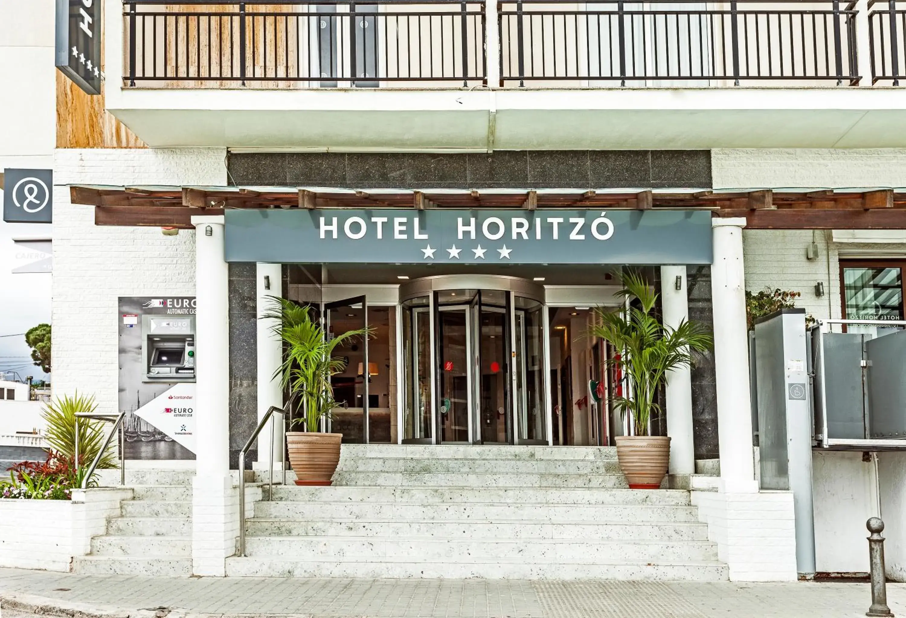 Facade/entrance in Hotel Horitzo by Pierre & Vacances