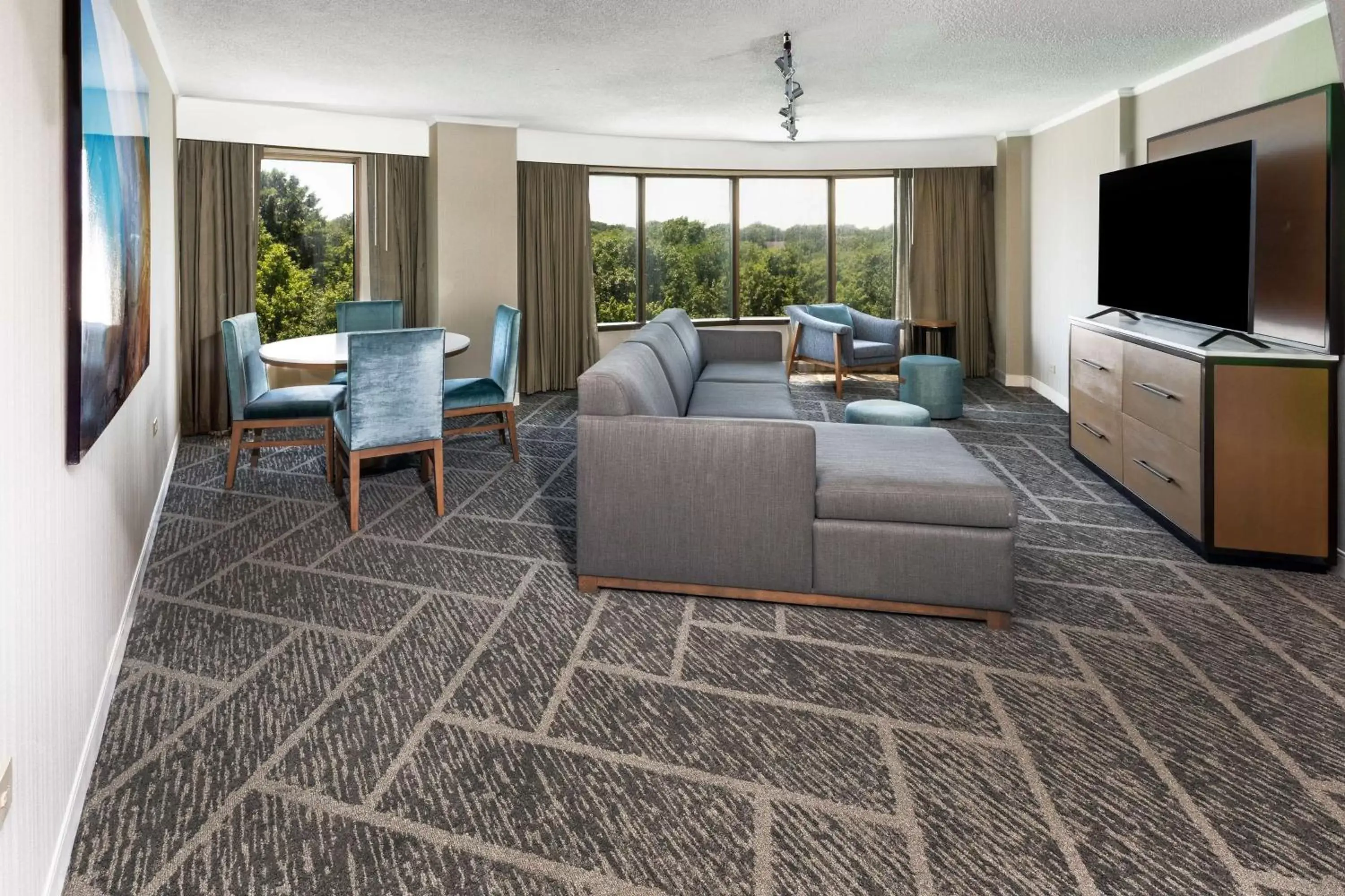 Living room, Seating Area in DoubleTree by Hilton Tulsa at Warren Place