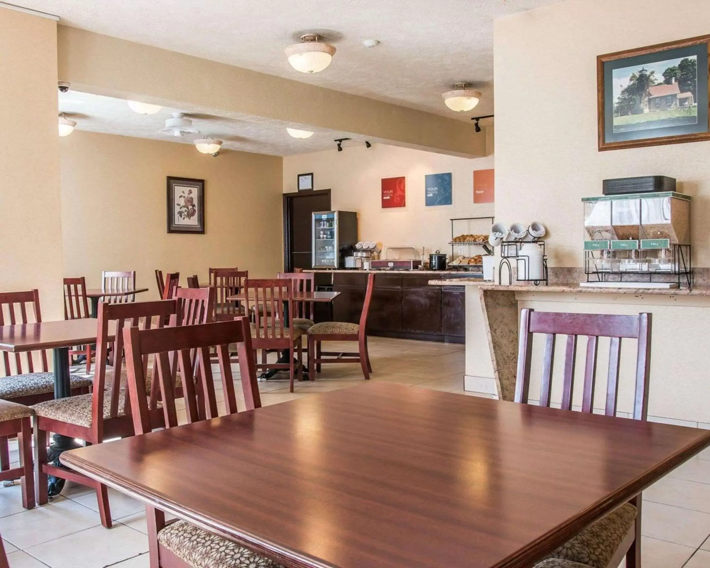 Restaurant/Places to Eat in Comfort Inn Whitehall near Michigan's Adventure