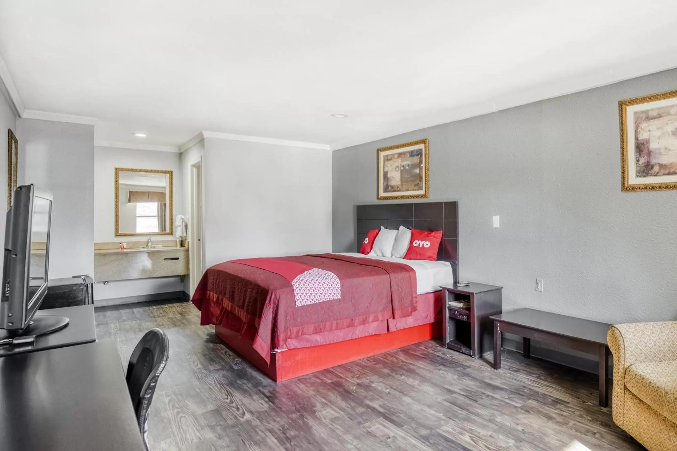 King Room in OYO Hotel Pineville LA Hwy 165 King Room in OYO Hotel Pineville LA Hwy 165