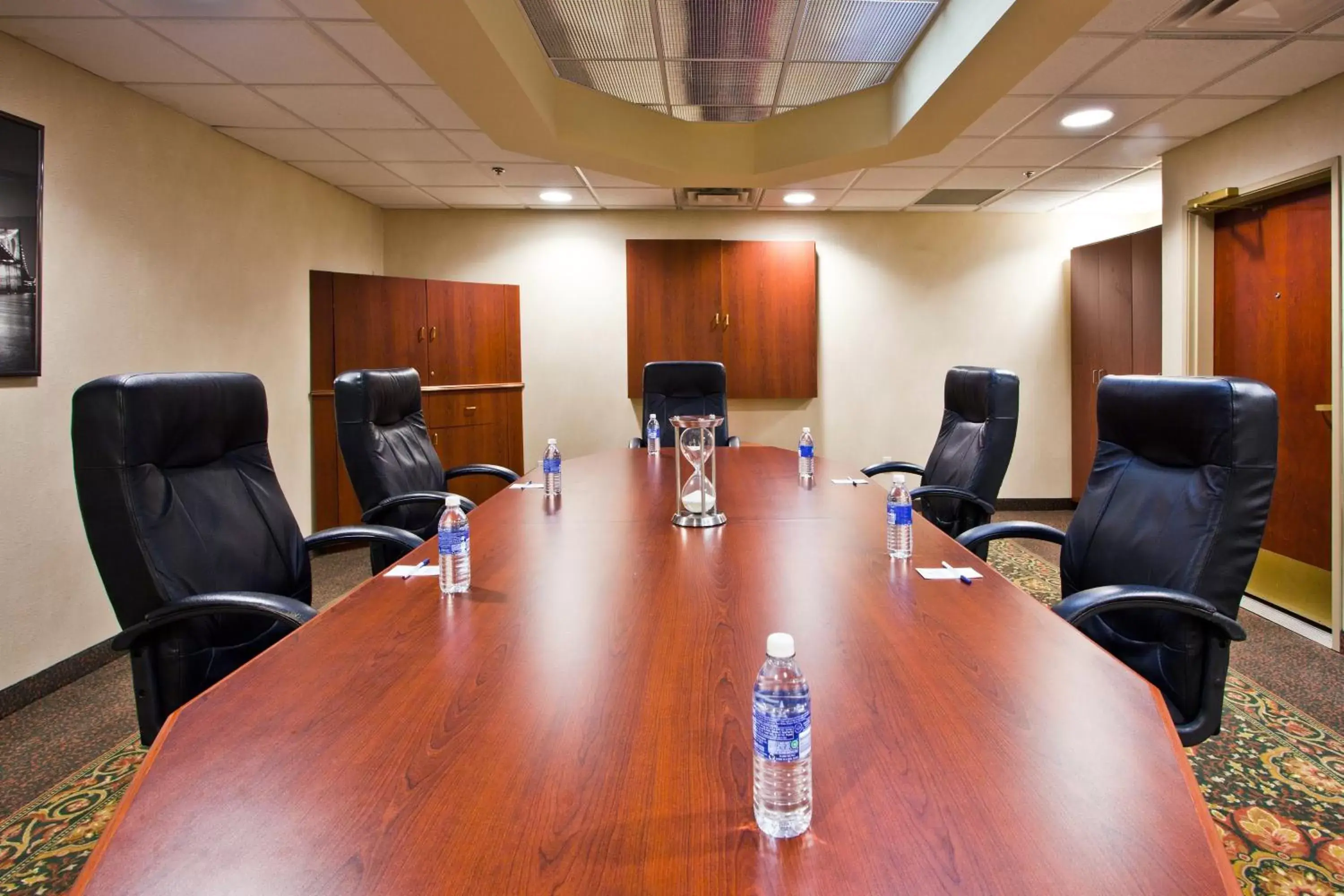 Meeting/conference room in Holiday Inn Express Hotel & Suites Waterford, an IHG Hotel