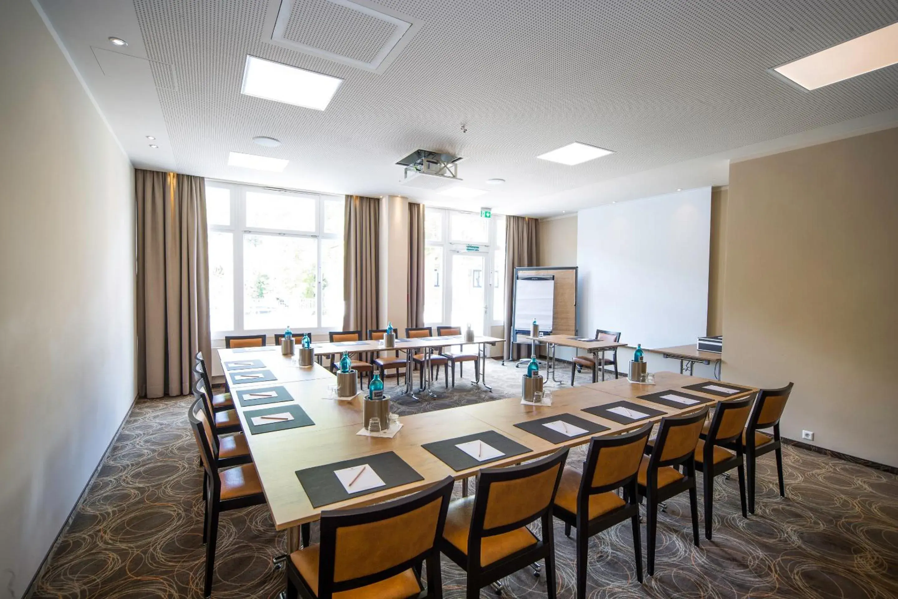 Business facilities in Caravelle Hotel im Park