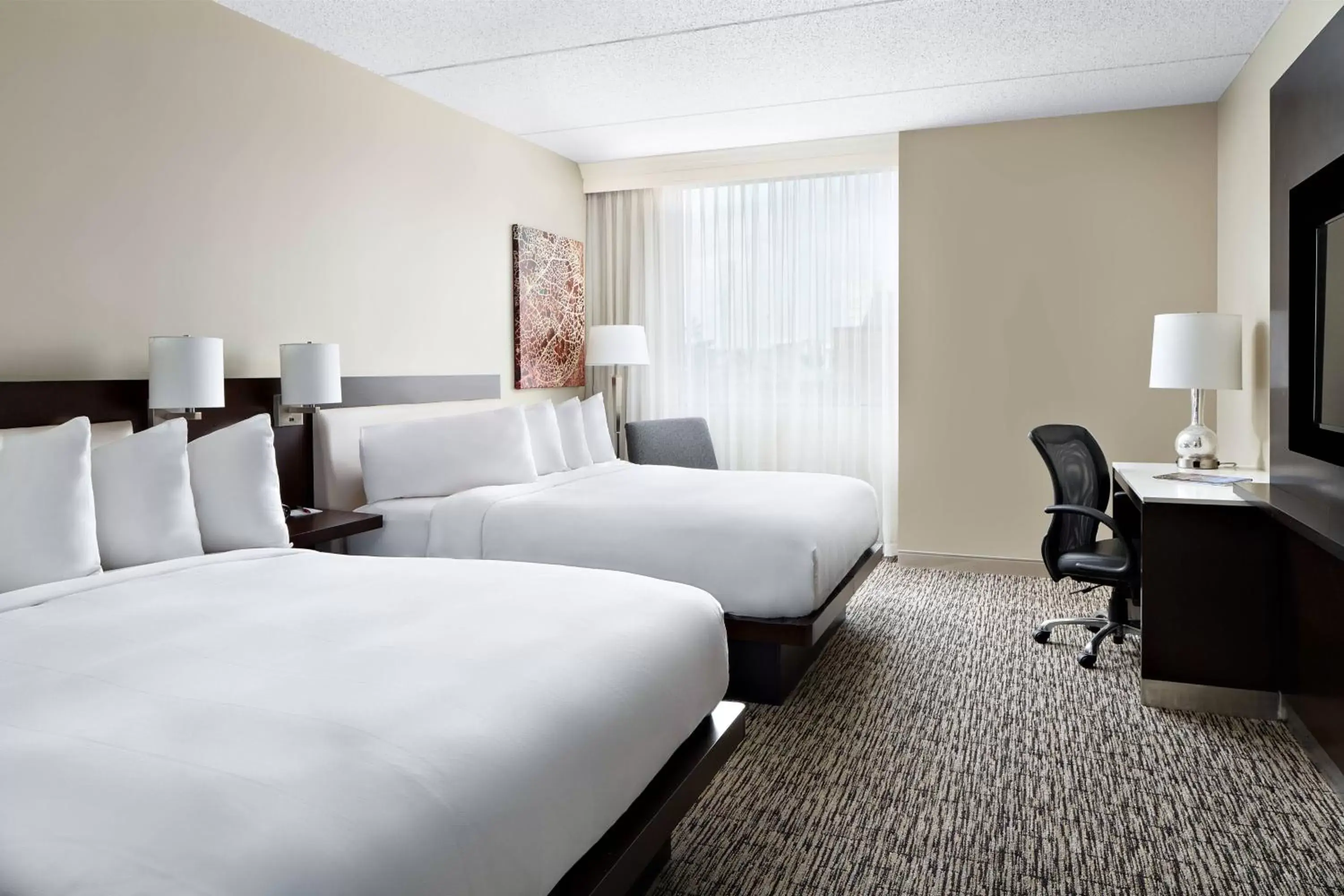 Photo of the whole room, Bed in Pittsburgh Marriott North