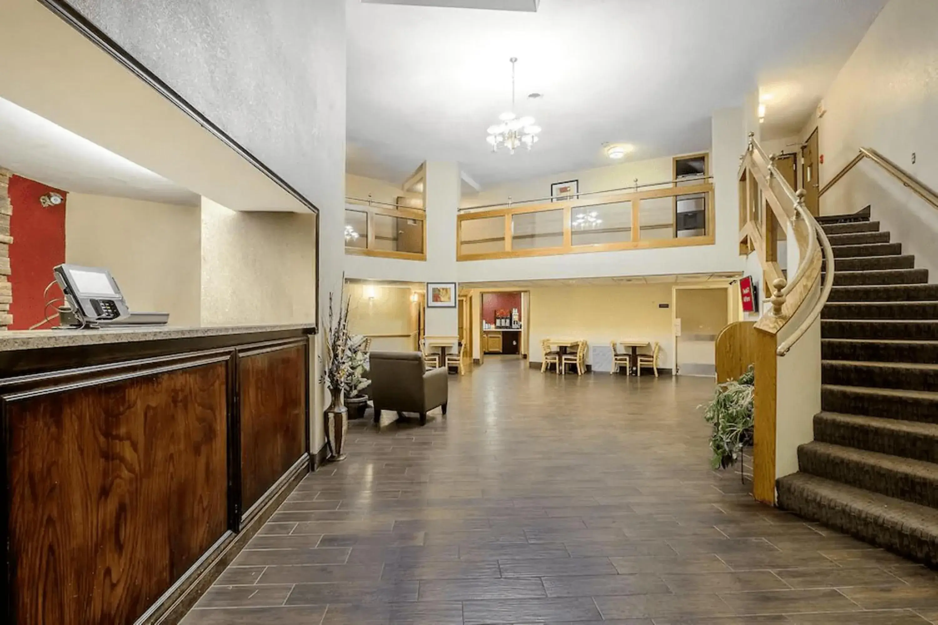 Living room, Lobby/Reception in Red Roof Inn & Suites Hermitage