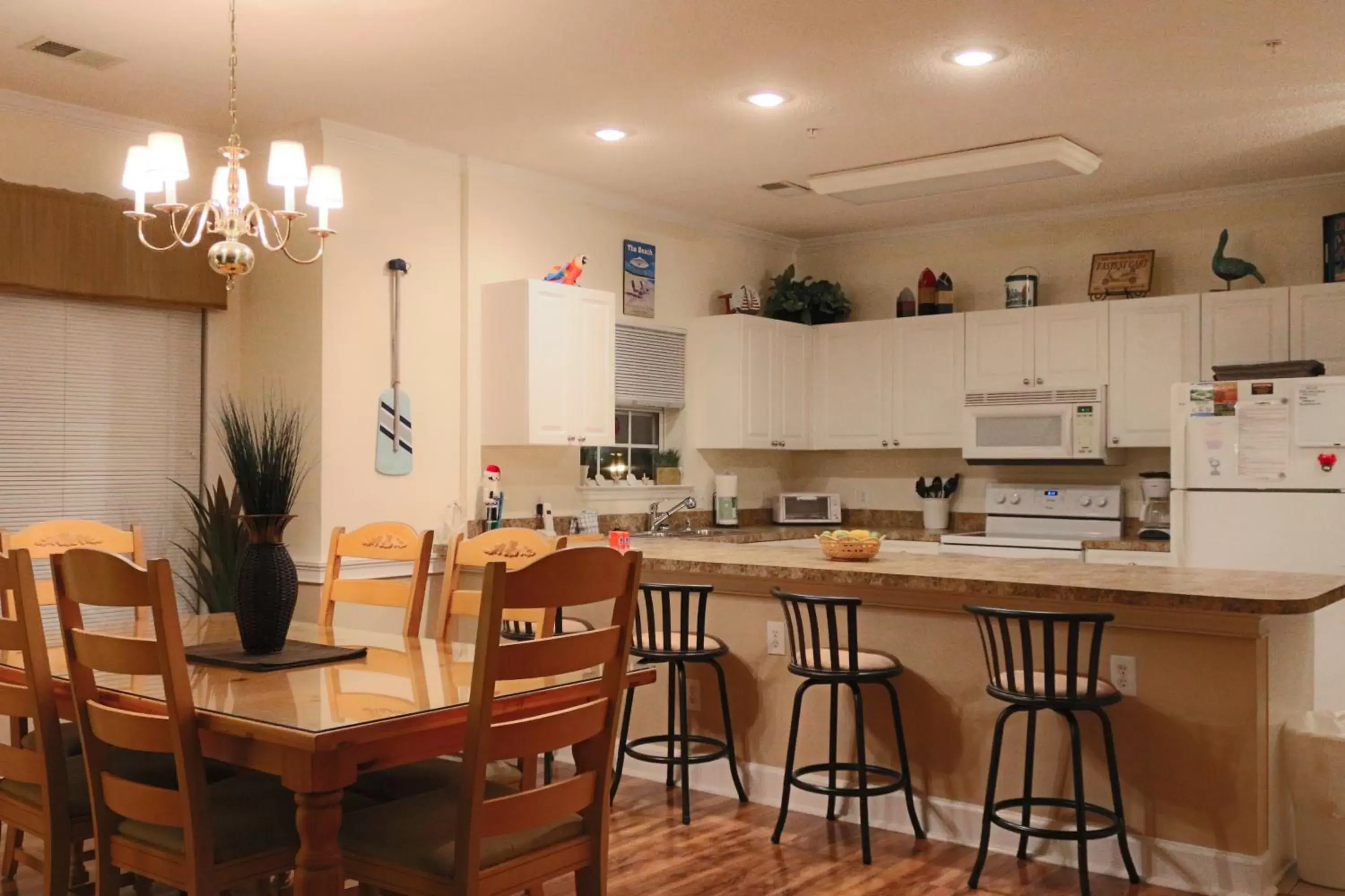 Kitchen or kitchenette, Restaurant/Places to Eat in Myrtlewood Condos