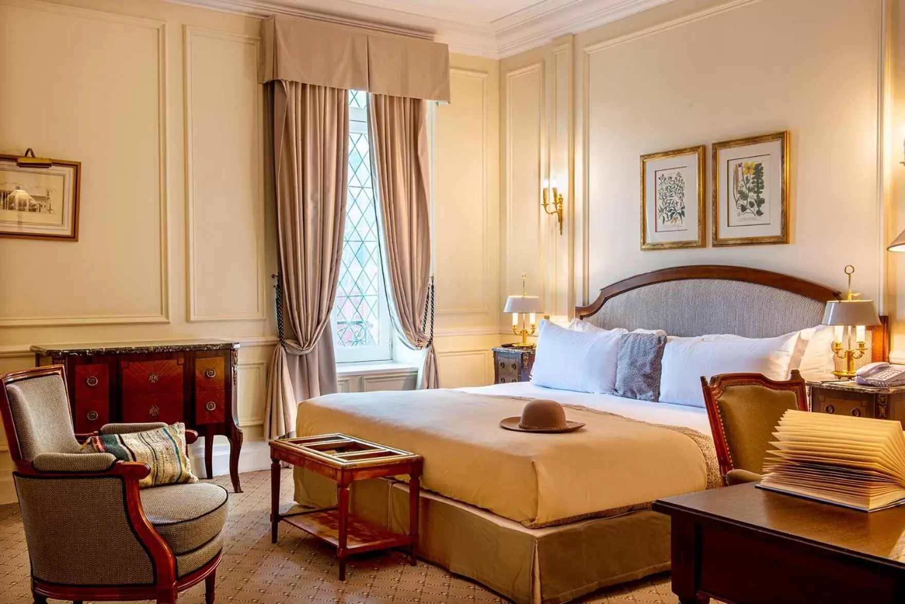 Photo of the whole room, Bed in Hotel de la Cité & Spa MGallery