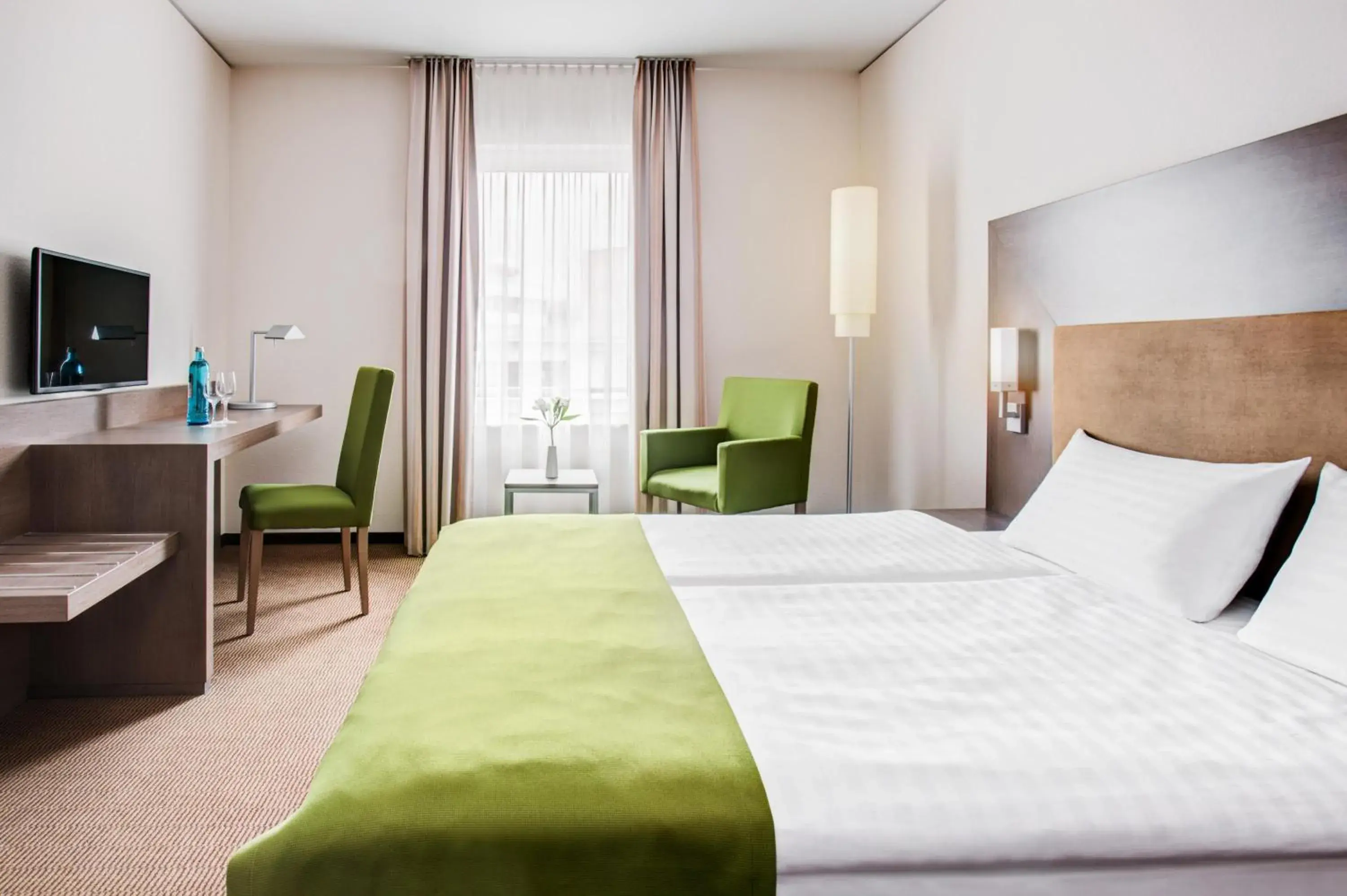 Photo of the whole room, Room Photo in IntercityHotel Mainz