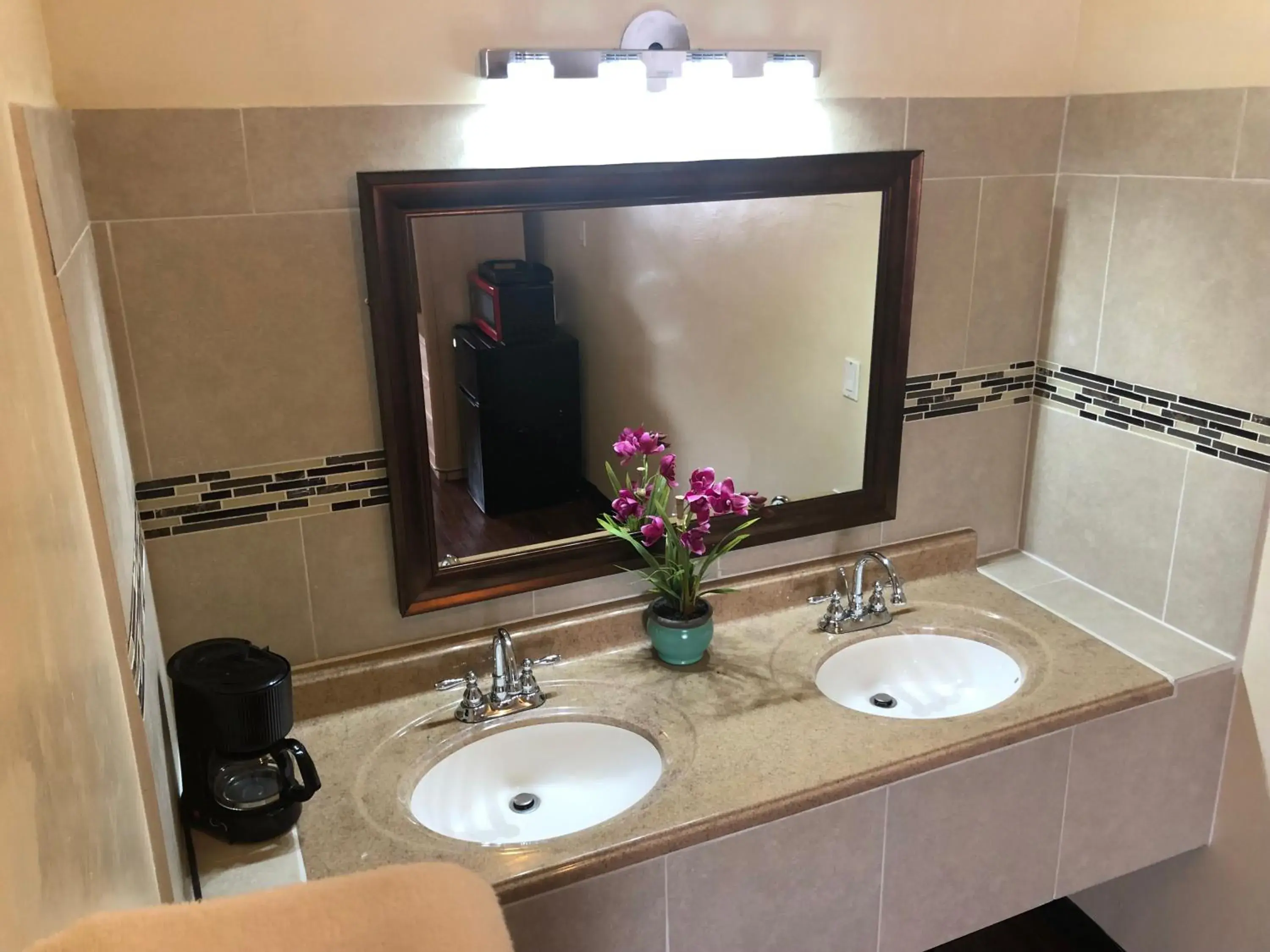 Bathroom in Mount-N-Lake Motel