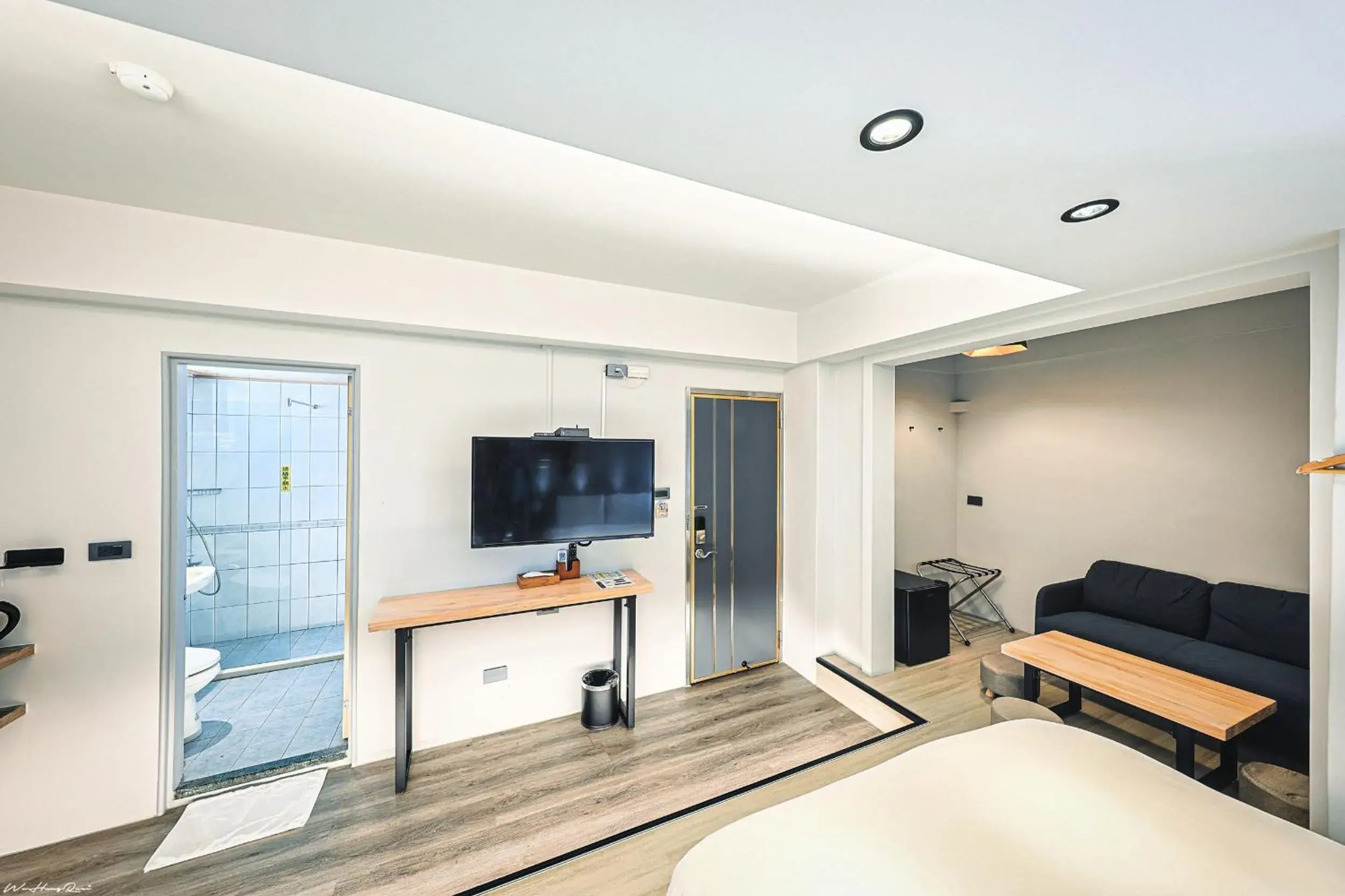 TV and multimedia, TV/Entertainment Center in YESHOME HOTEL