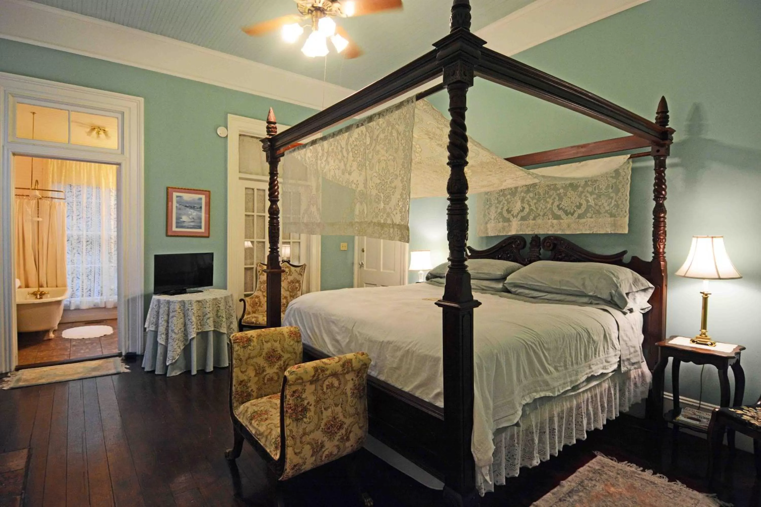 Photo of the whole room, Bed in 1872 Denham Inn