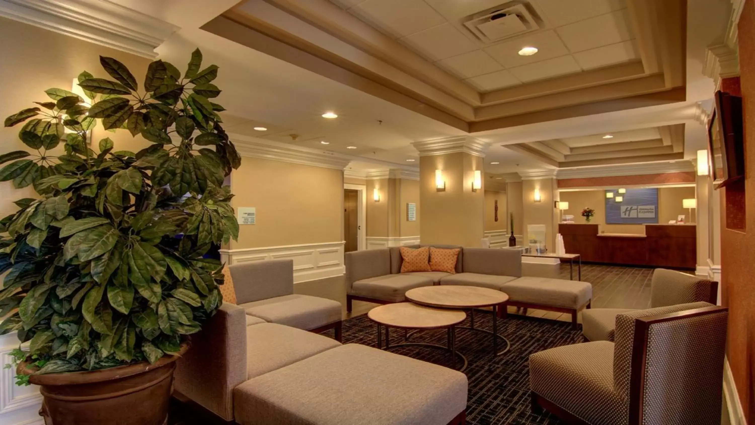 Lobby or reception, Seating Area in Holiday Inn Express & Suites Alpharetta, an IHG Hotel