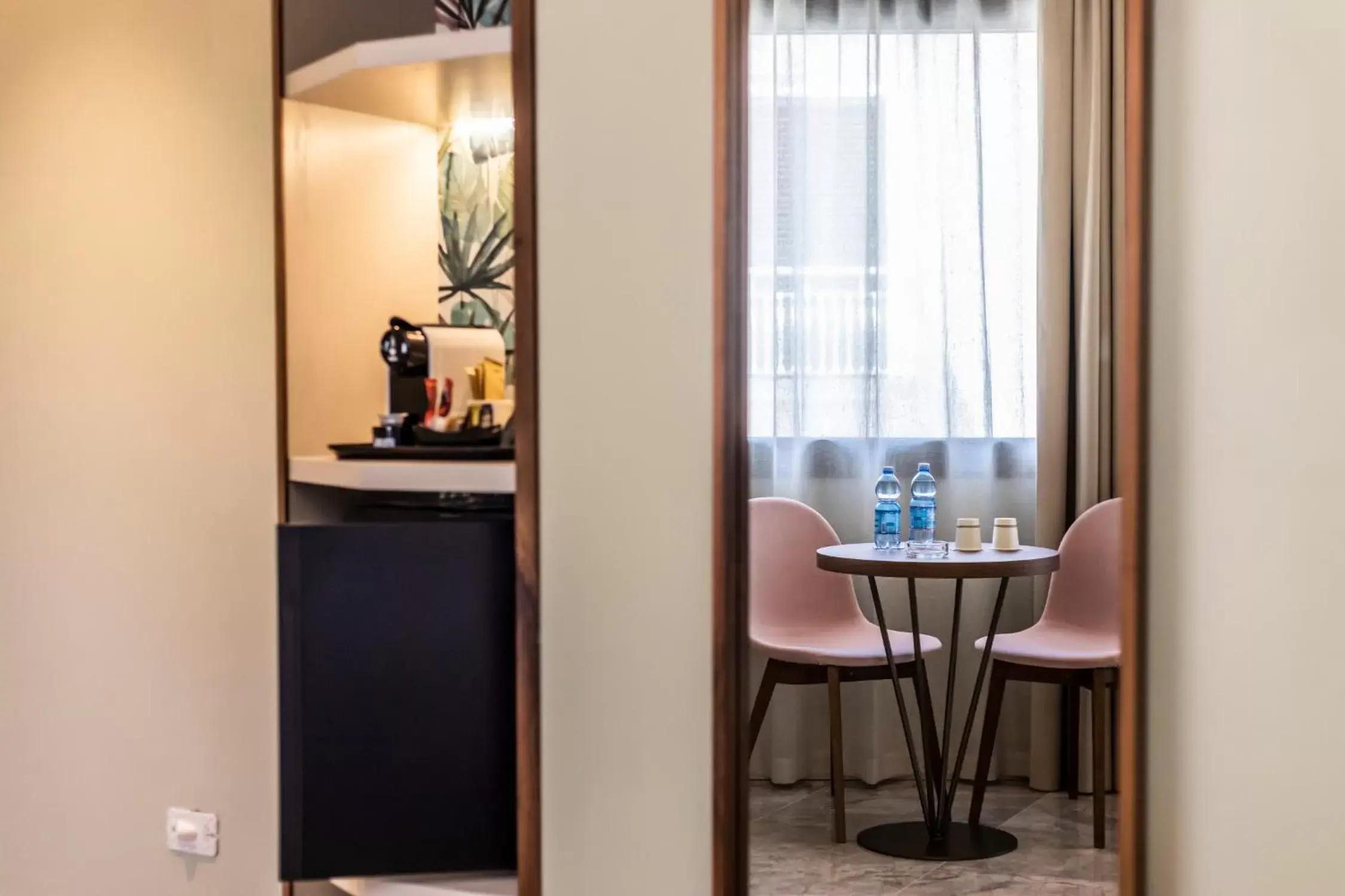 Coffee/tea facilities, TV/Entertainment Center in Solmaris Tropea Rooms & Suites