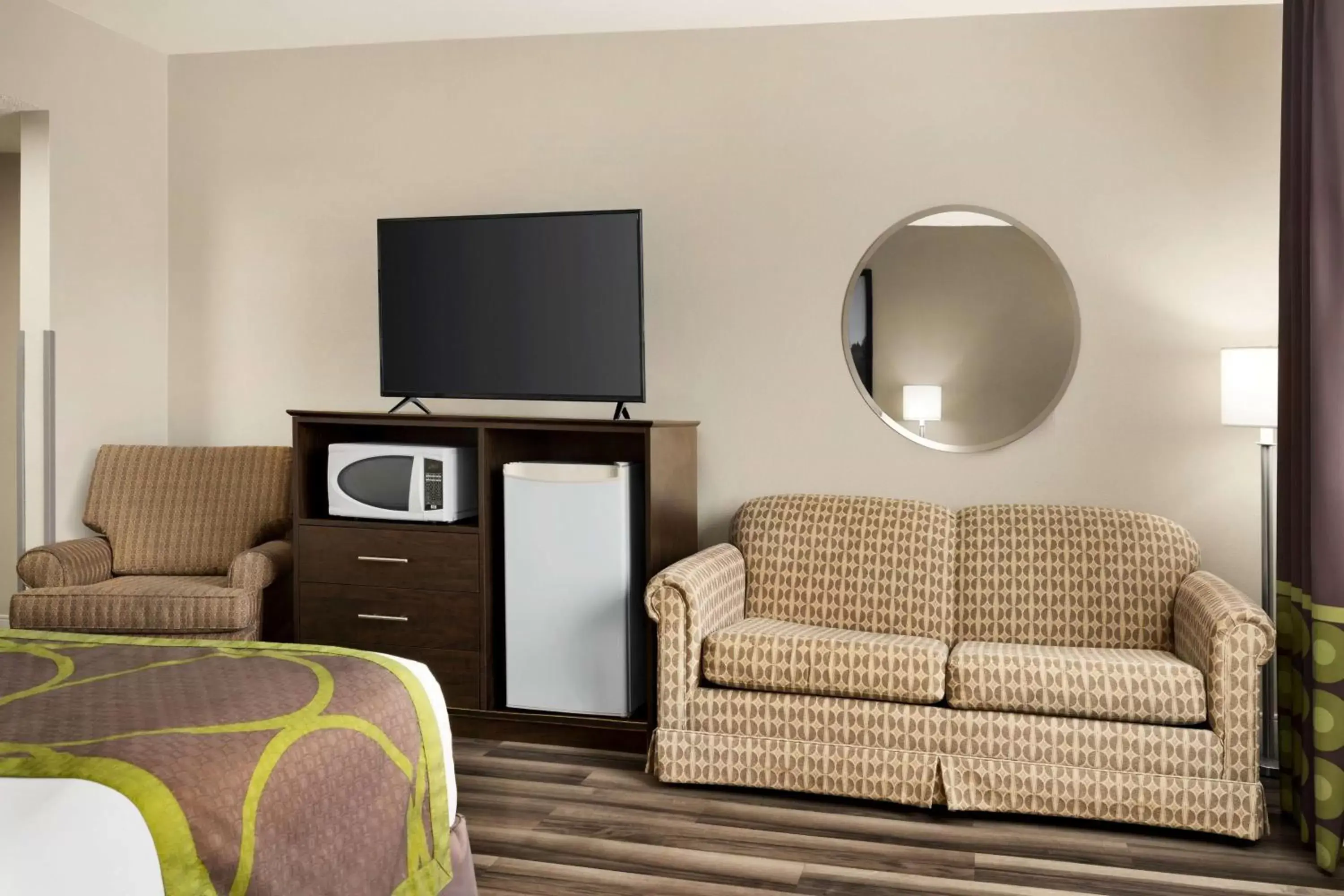 Bed, Seating Area in Super 8 by Wyndham Sarnia ON