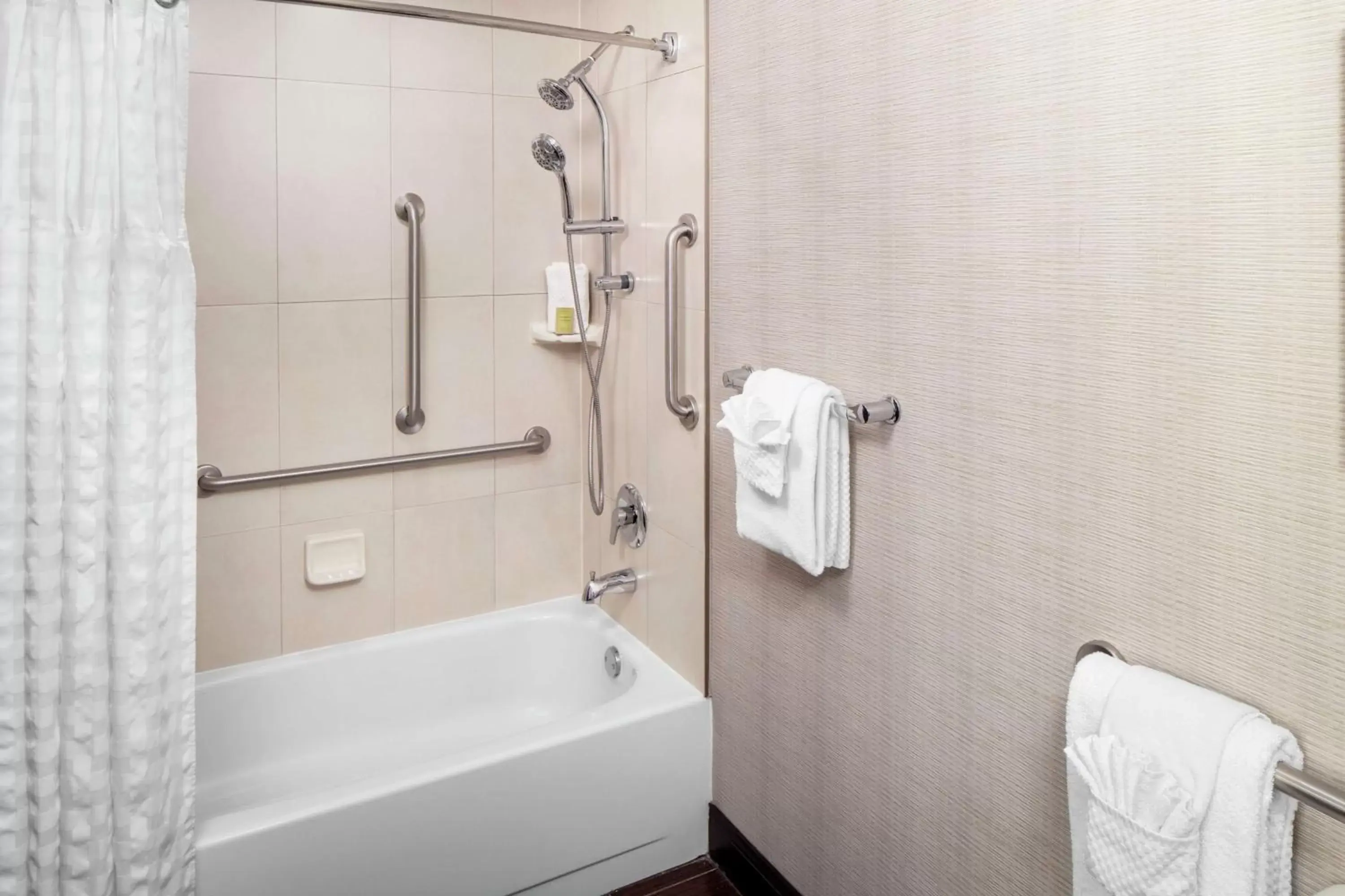 Bathroom in DoubleTree by Hilton Cleveland – Westlake