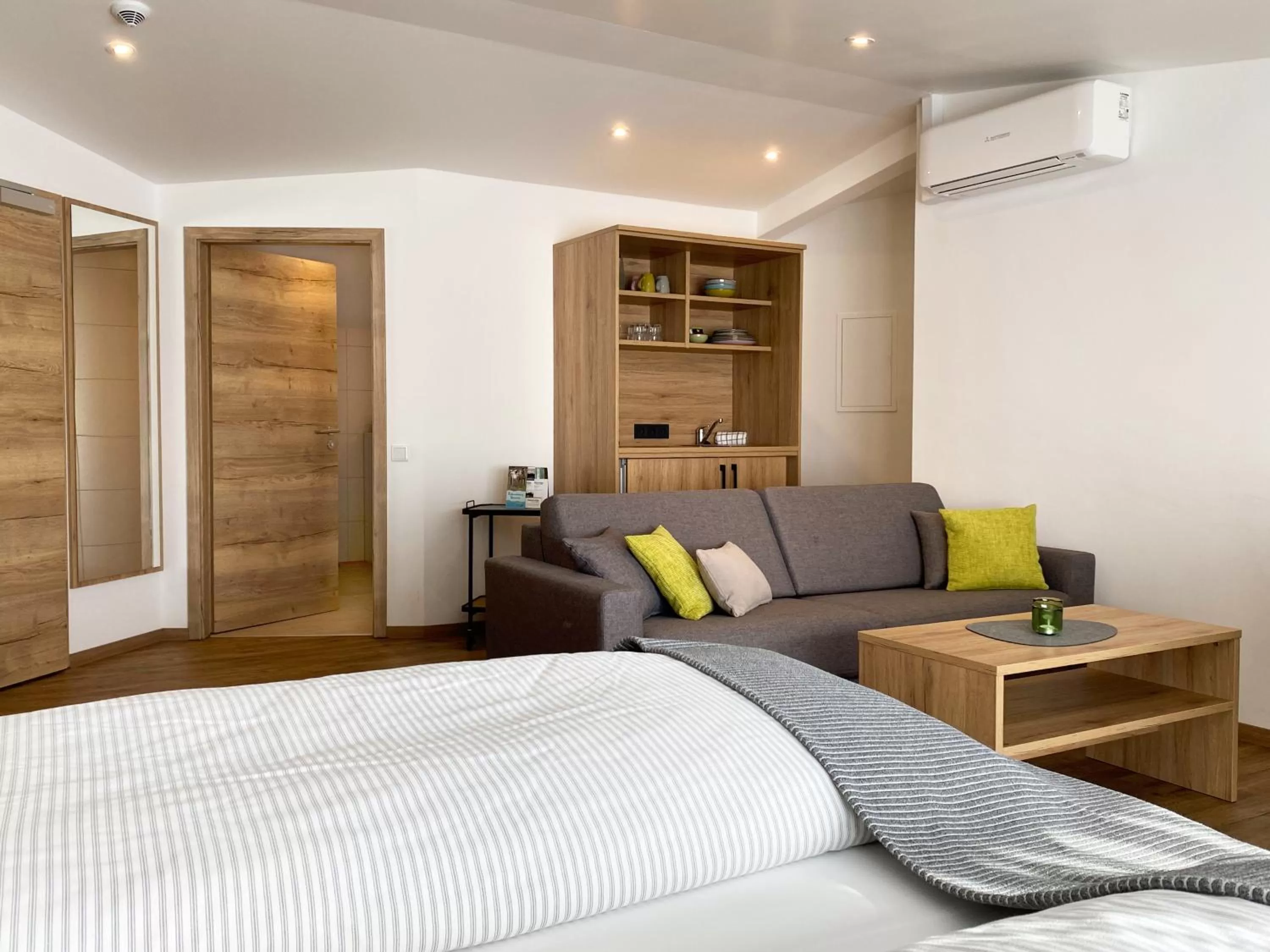 Seating area, Bed in OlfenLodge