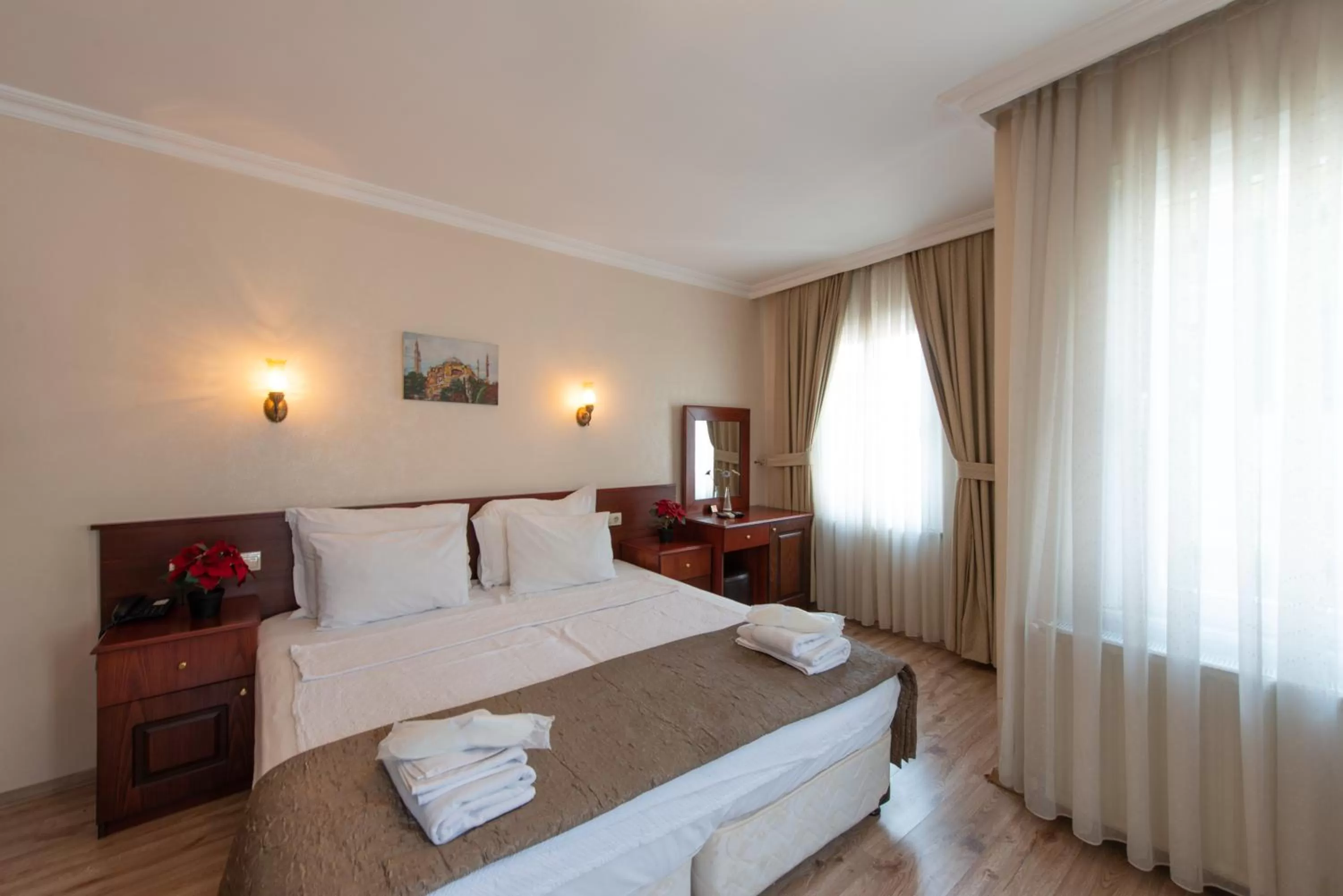 Photo of the whole room, Bed in Sultanahmet Cesme Hotel