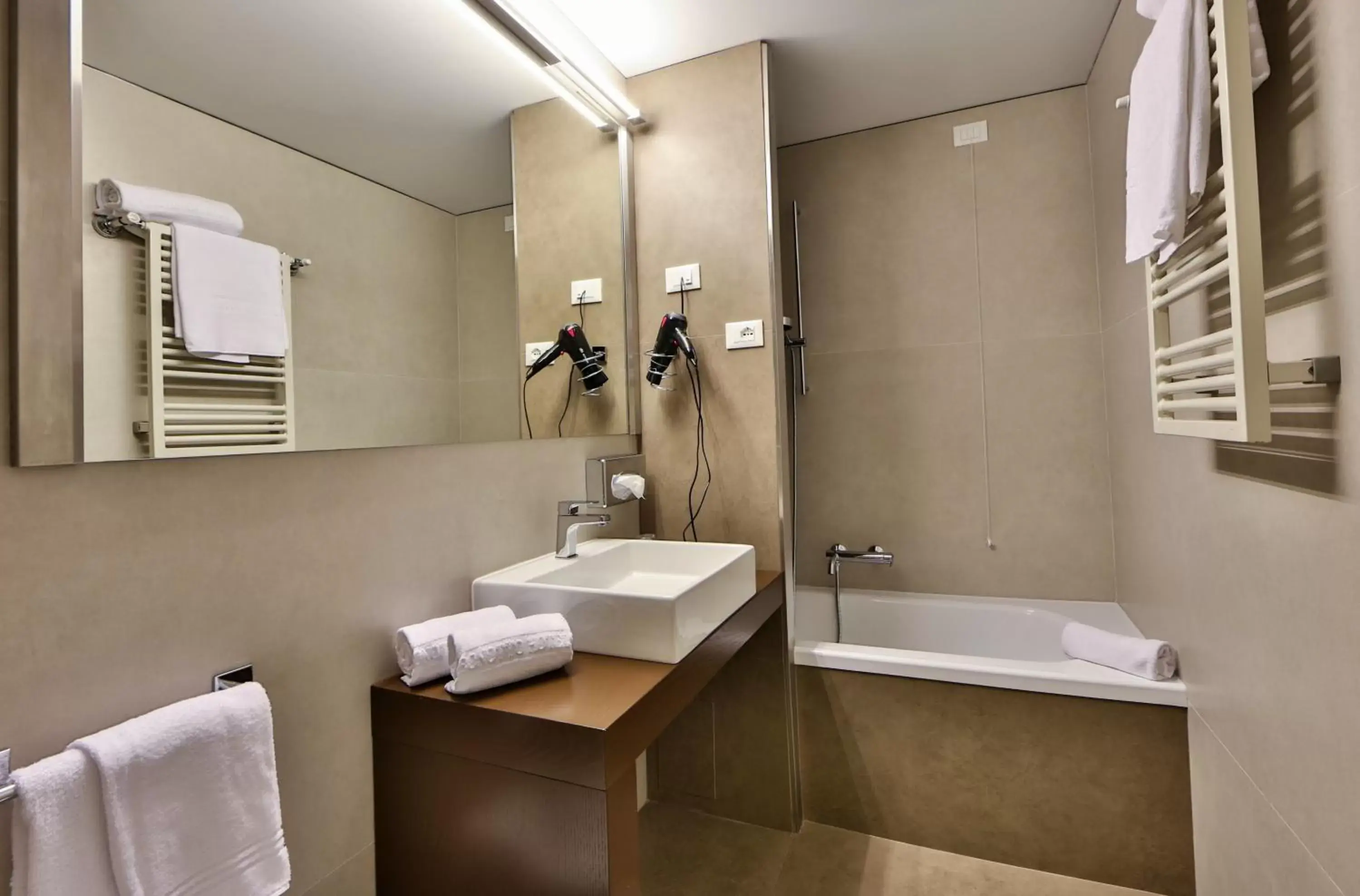 Day, Bathroom in Bonotto Hotel Belvedere