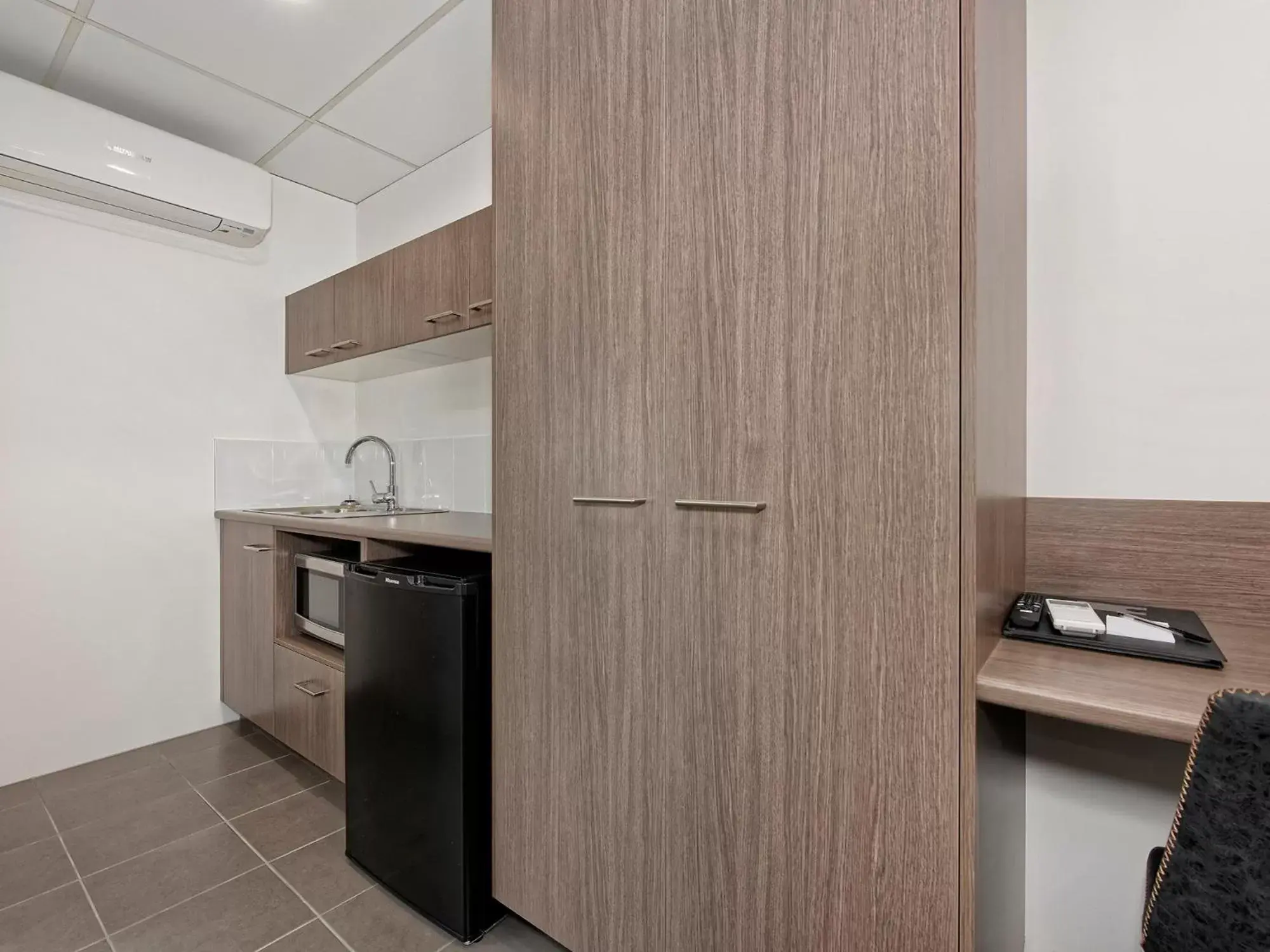 Kitchen or kitchenette, Kitchen/Kitchenette in Chalet Motor Inn