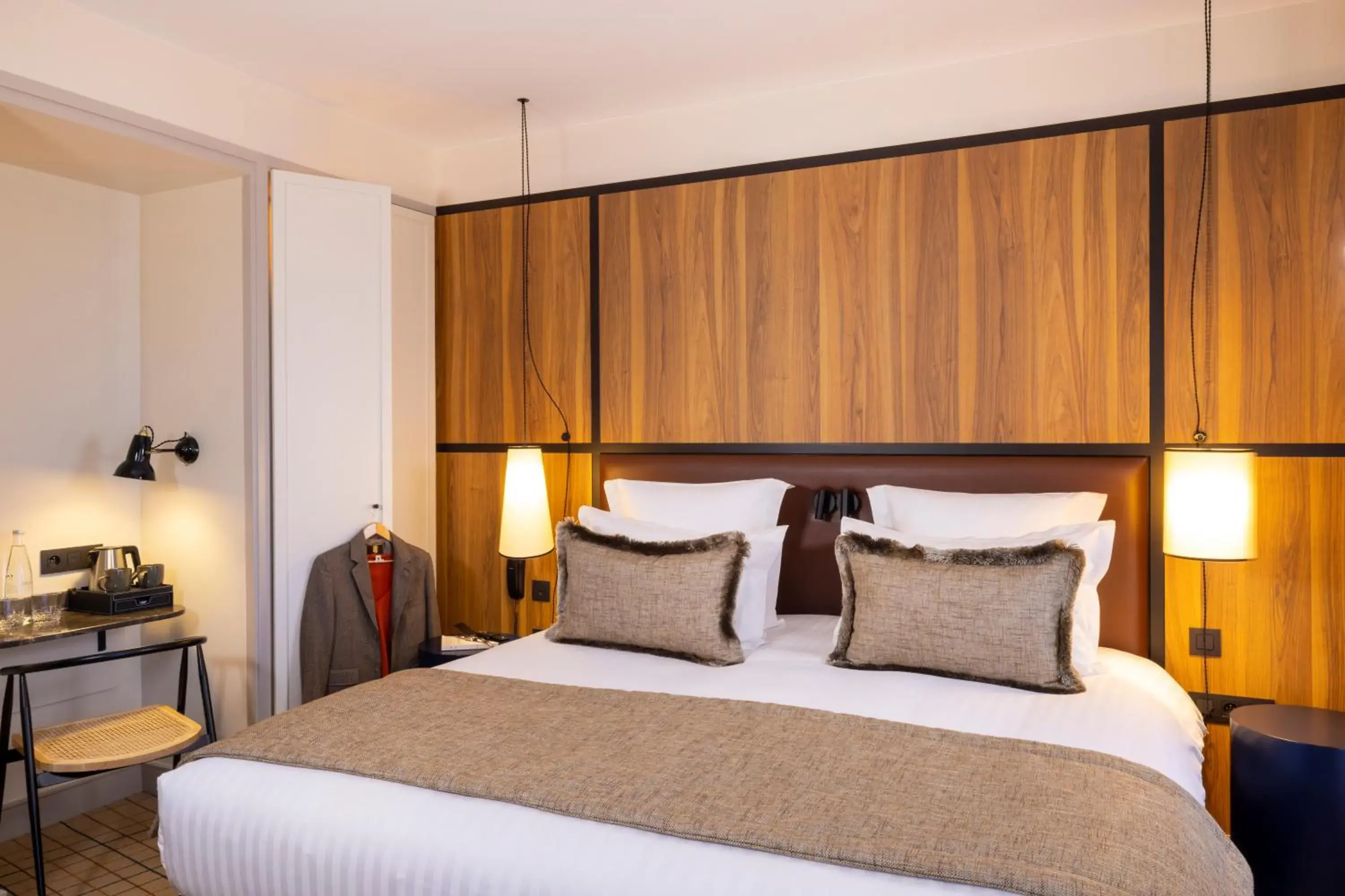 Bedroom, Bed in Hôtel Toujours & Spa