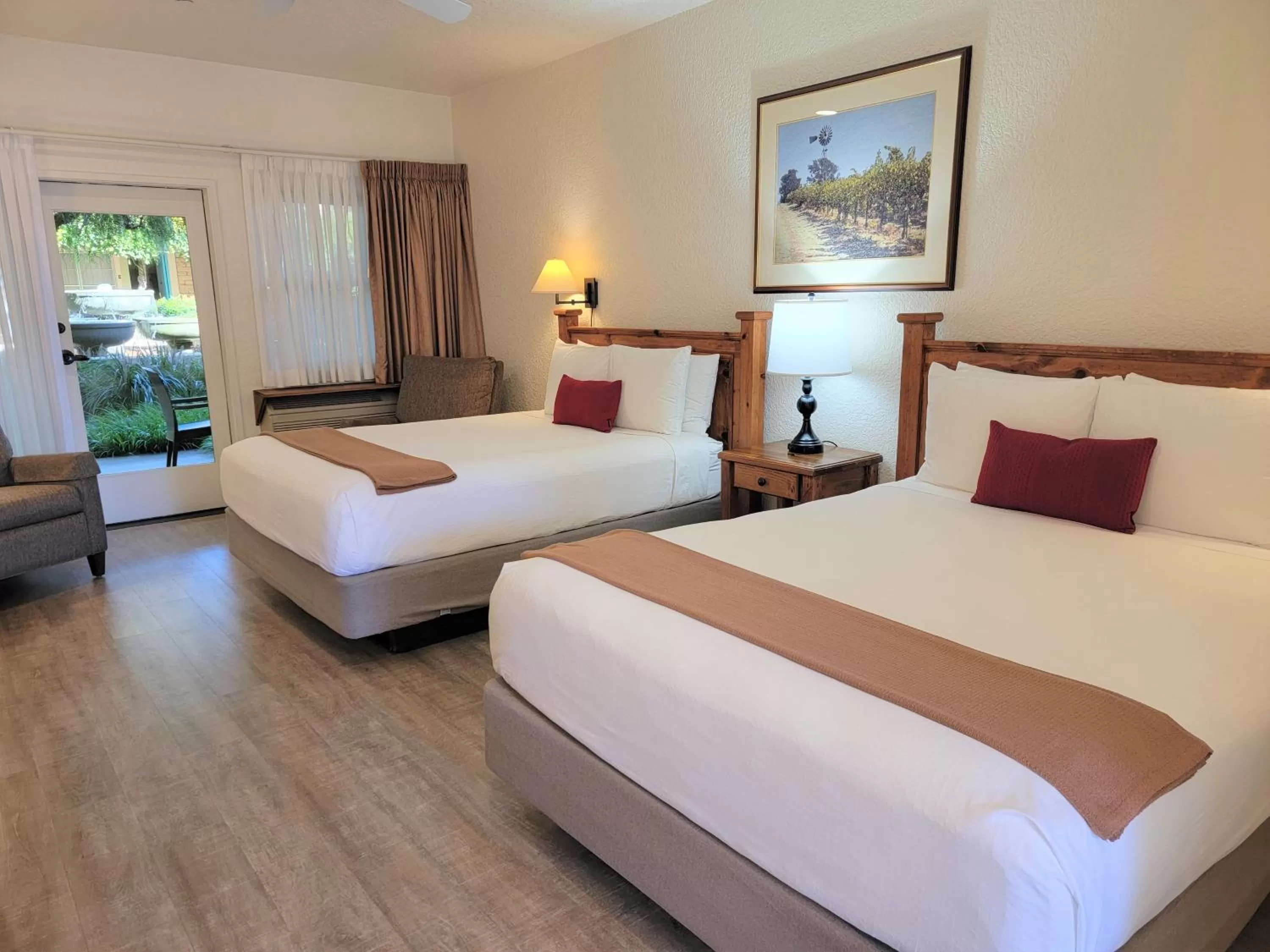 Bedroom, Bed in El Pueblo Inn