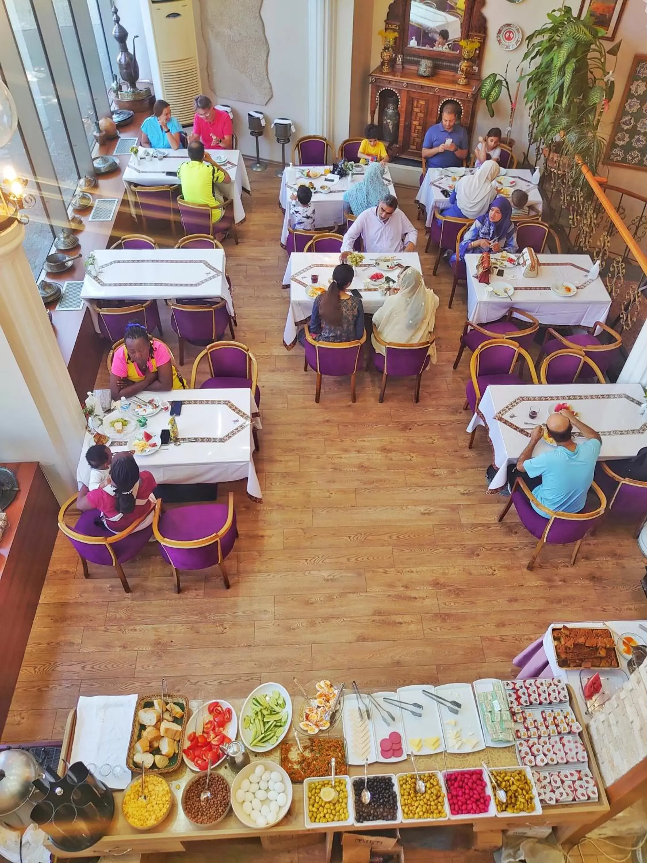 Restaurant/Places to Eat in Orient Mintur Hotel