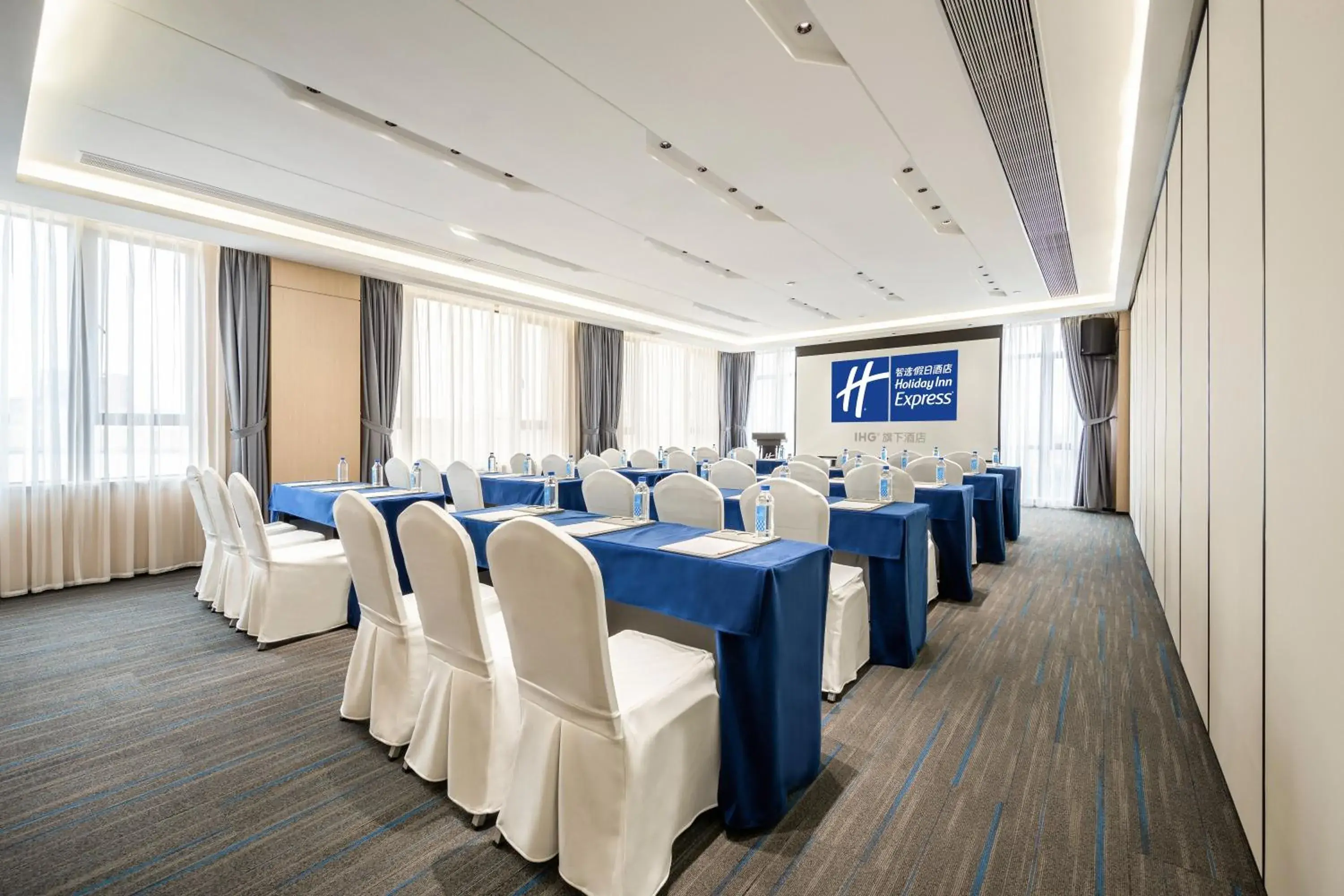 Meeting/conference room in Holiday Inn Express Jinjiang Anhai, an IHG Hotel