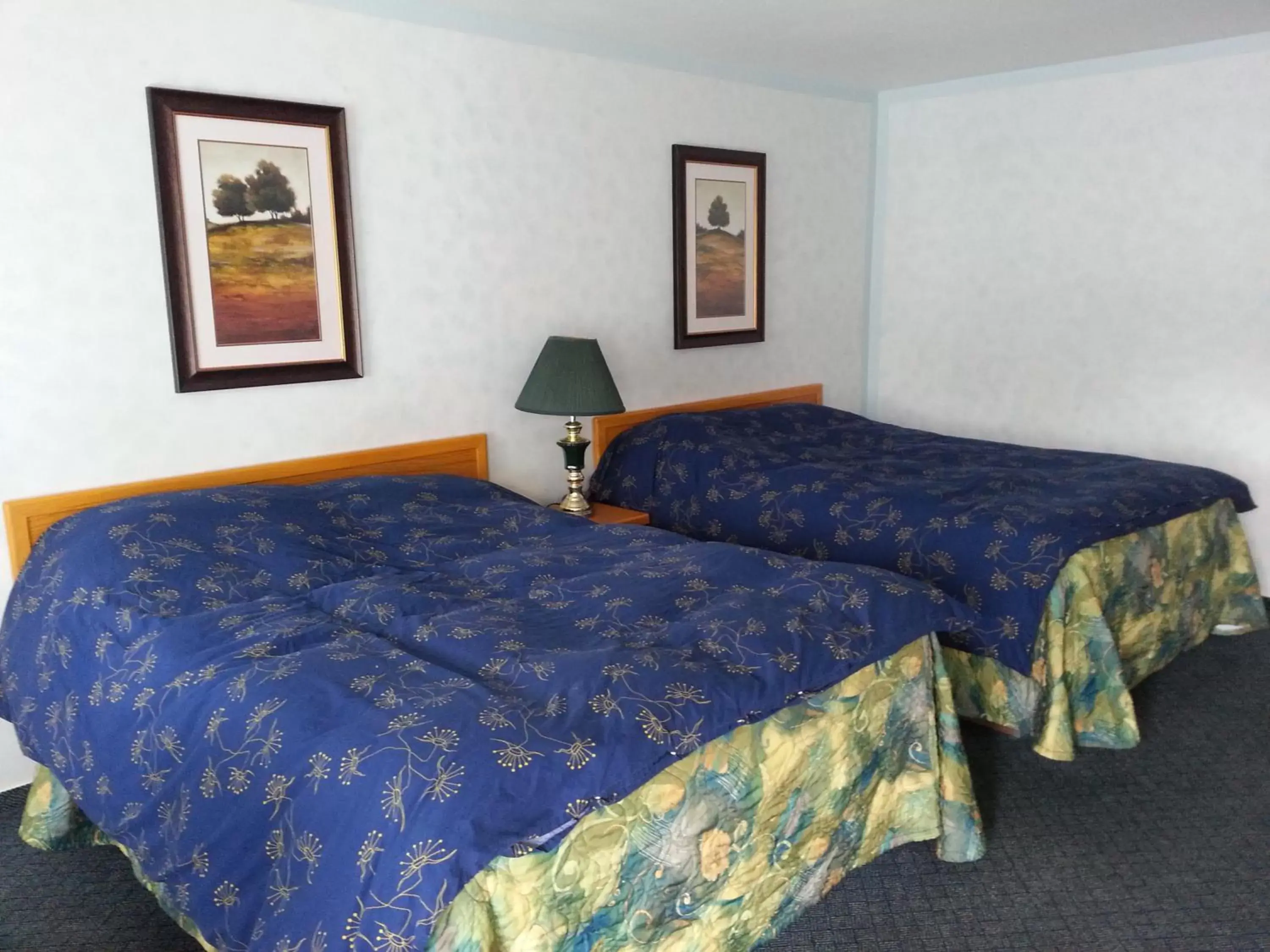 Photo of the whole room, Bed in Heritage Inn