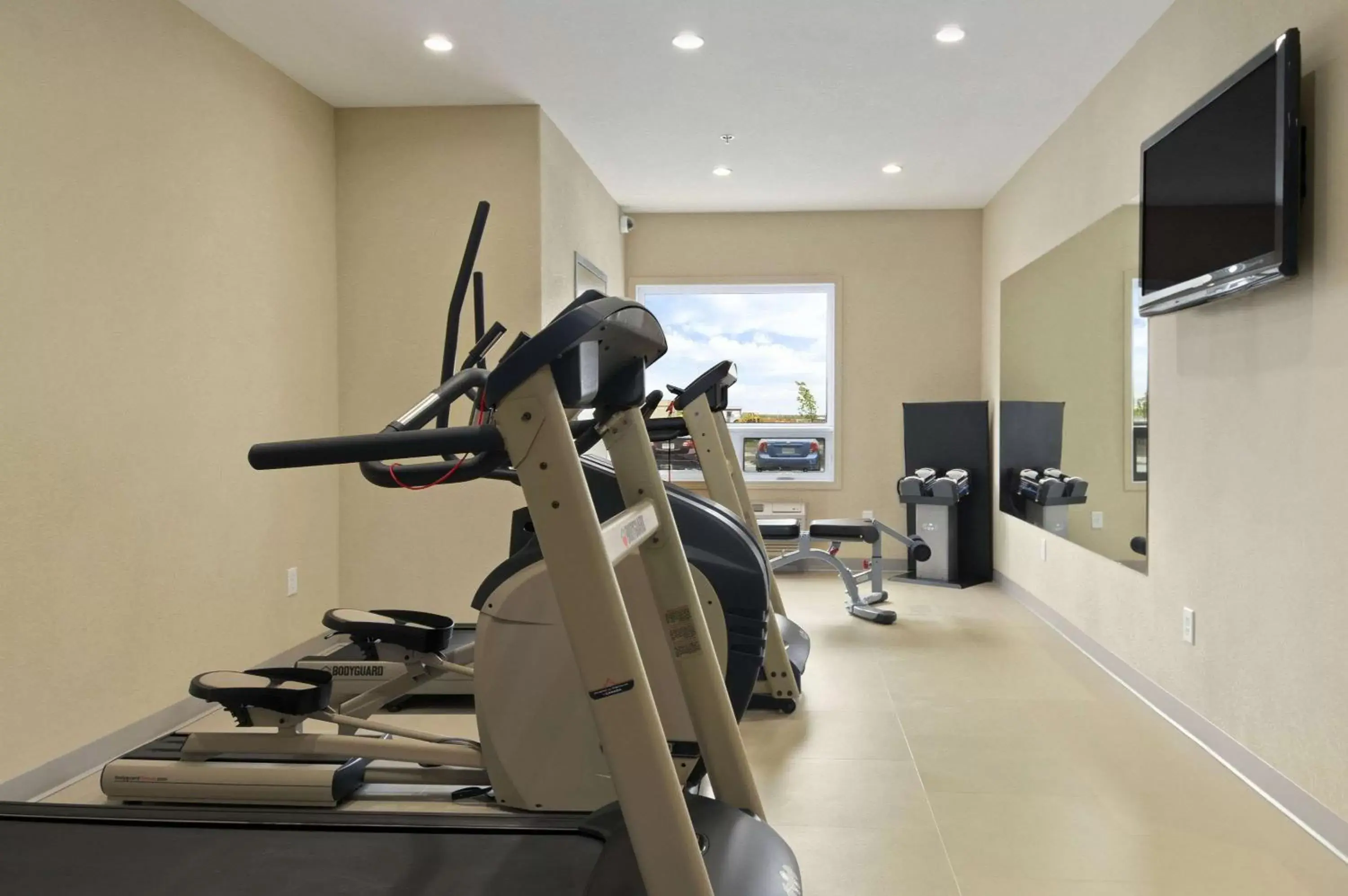 Fitness centre/facilities, Fitness Center/Facilities in Days Inn by Wyndham Regina Airport West