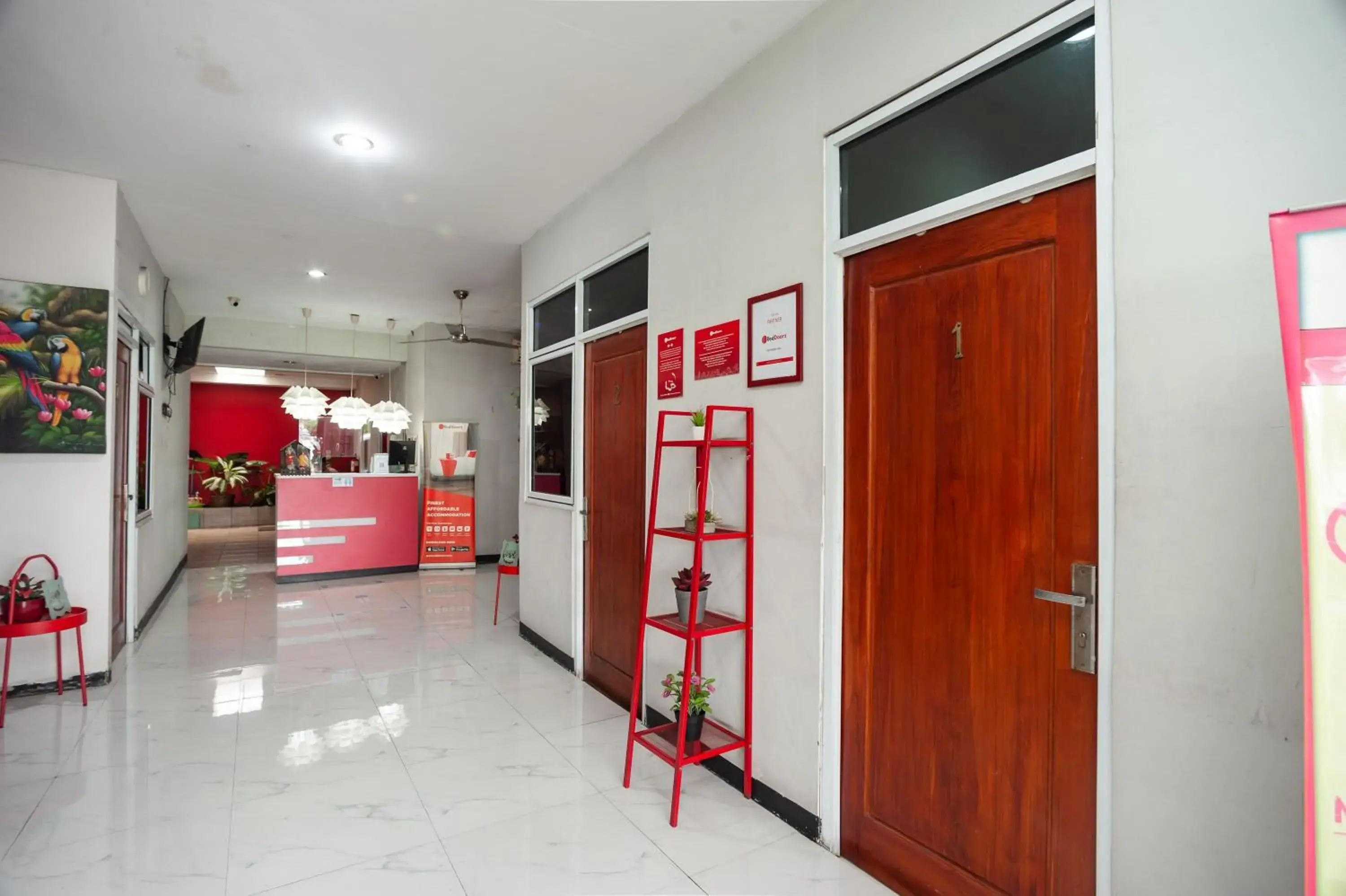Lobby or reception in RedDoorz Plus near Mall Kelapa Gading