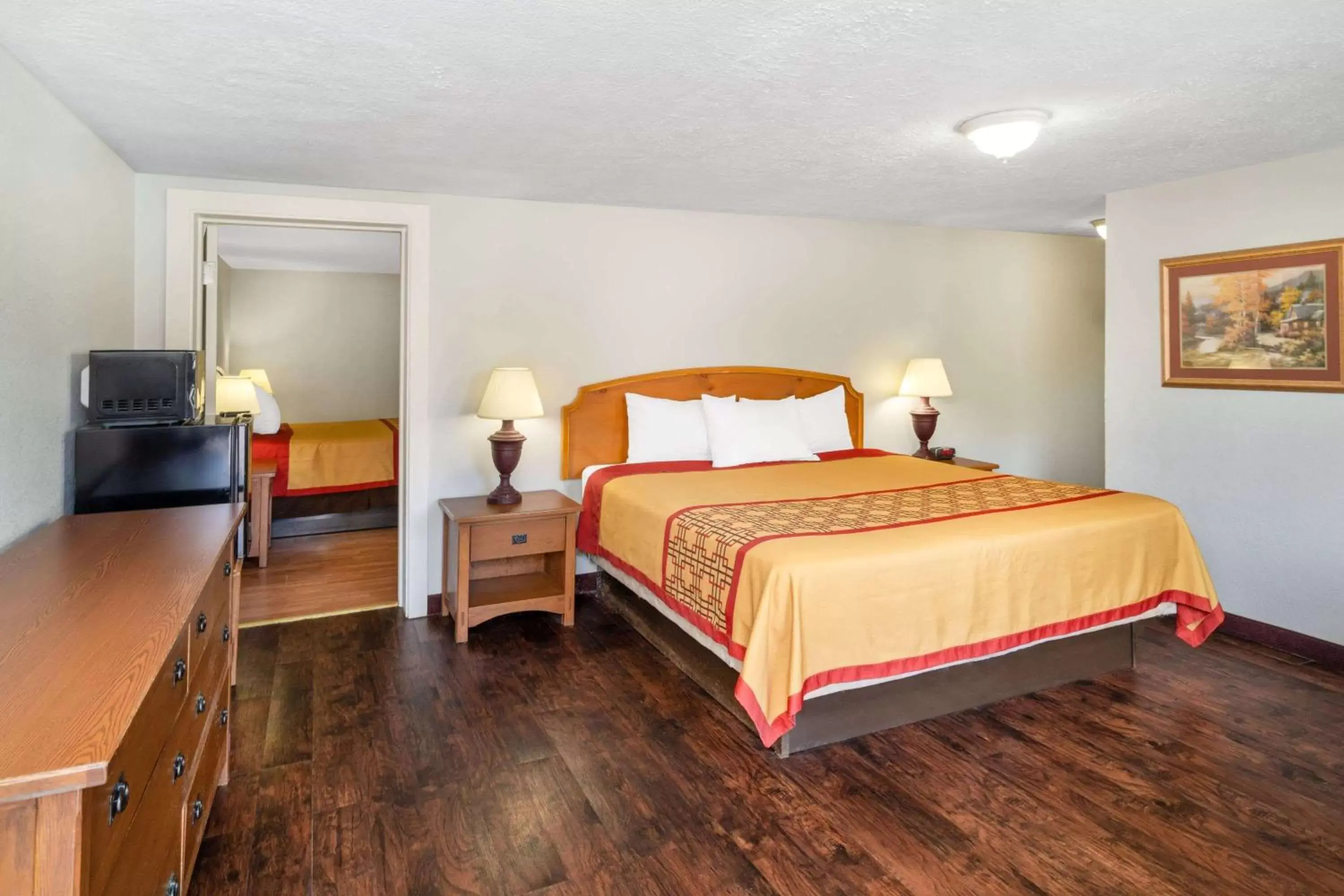 Two-Bedroom Suite - Non-Smoking in Travelodge by Wyndham Pigeon Forge